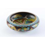 Cloisonne Schale China Qing Periodeverziert mit Blumen-, Ornament- und Drachendekor, unterm Stand