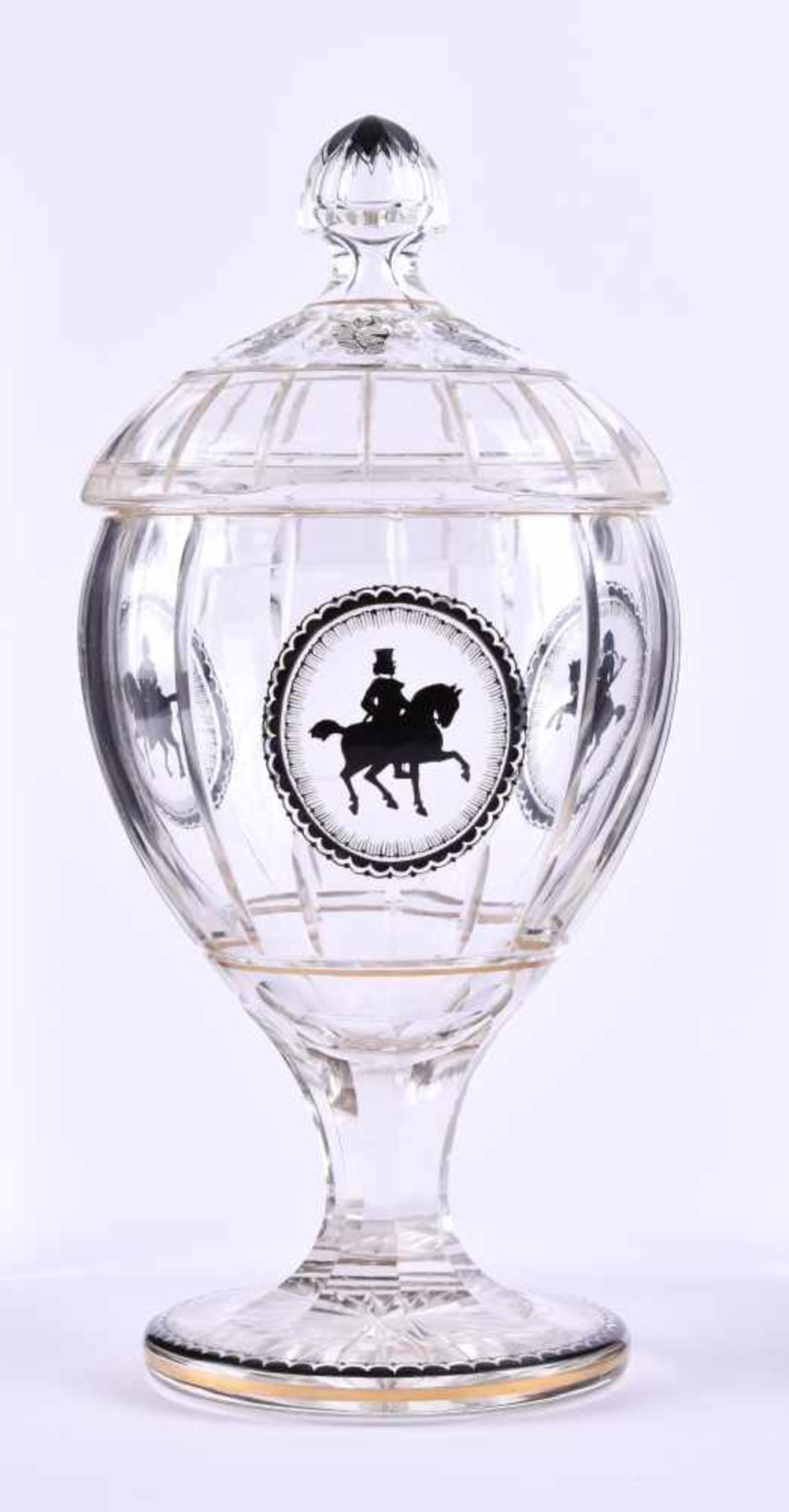 Deckelpokal STEINSCHÖNAU-HAIDA um 1920farbloses Glas, handgeschliffen, Silhouettenmalerei,