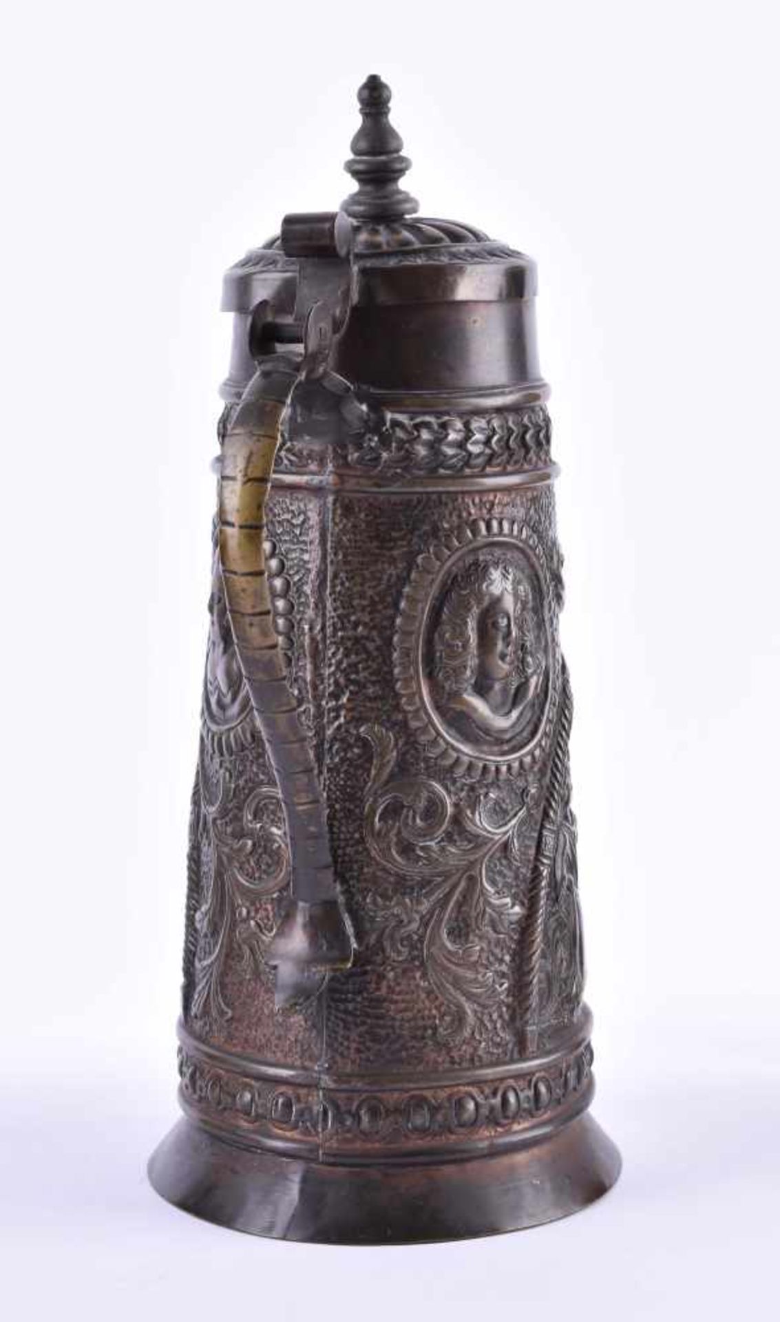Barock-Henkelkrug um 1740Bronze, H: 29,5 cmBaroque handle jug around 1740bronze, height: 29.5 cm - Bild 4 aus 5