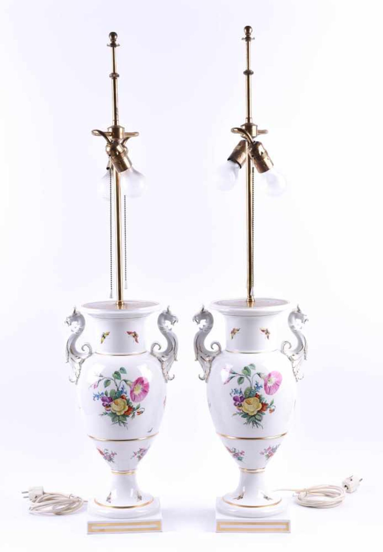 Paar Französische Vasen mit Greifenhenkeln, KPM um 1970nach einem Entwurf Karl Friedrich
