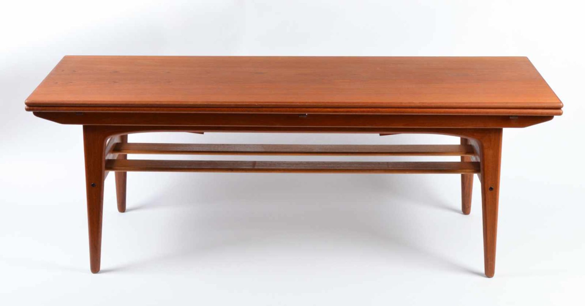 Tisch Kai Kristiansen Dänemark um 1960Teakholz, Trioh Möbel, 54 cm x 150 cm x 54 cm, ausgeklappt und