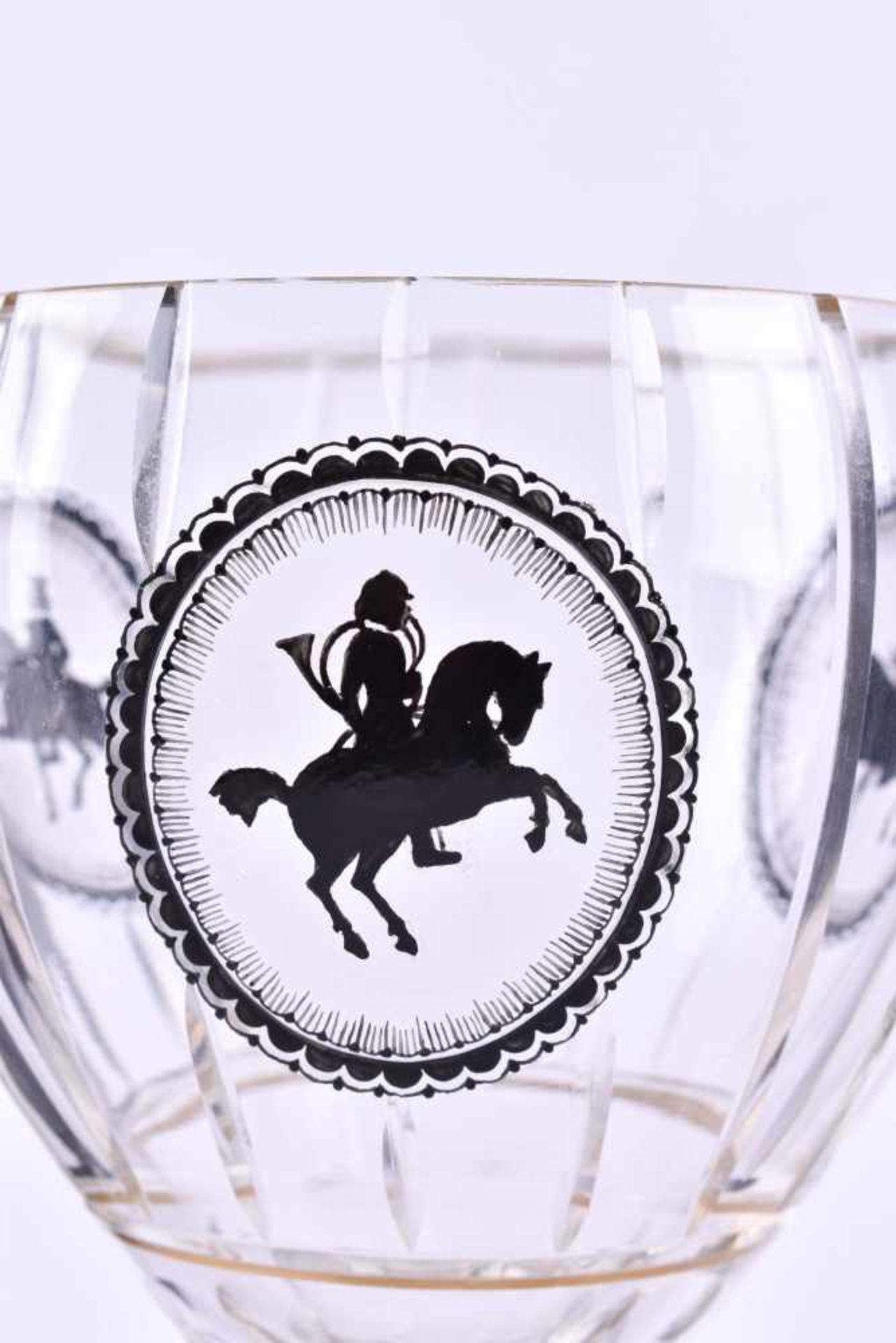 Deckelpokal STEINSCHÖNAU-HAIDA um 1920farbloses Glas, handgeschliffen, Silhouettenmalerei, - Bild 2 aus 5