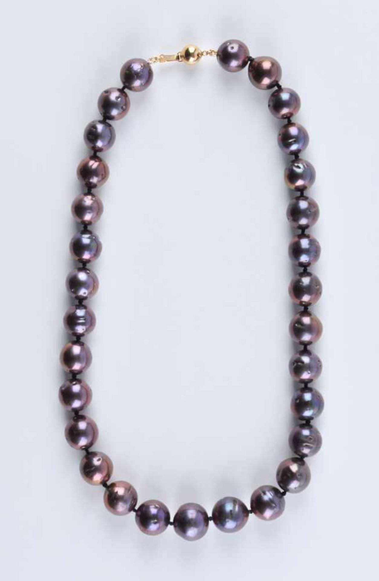 Tahiti Perlen- Collierim Verlauf einzeln geknotet, Ø der Perlen 12 mm - 14 mm, L: 45 cm, mit