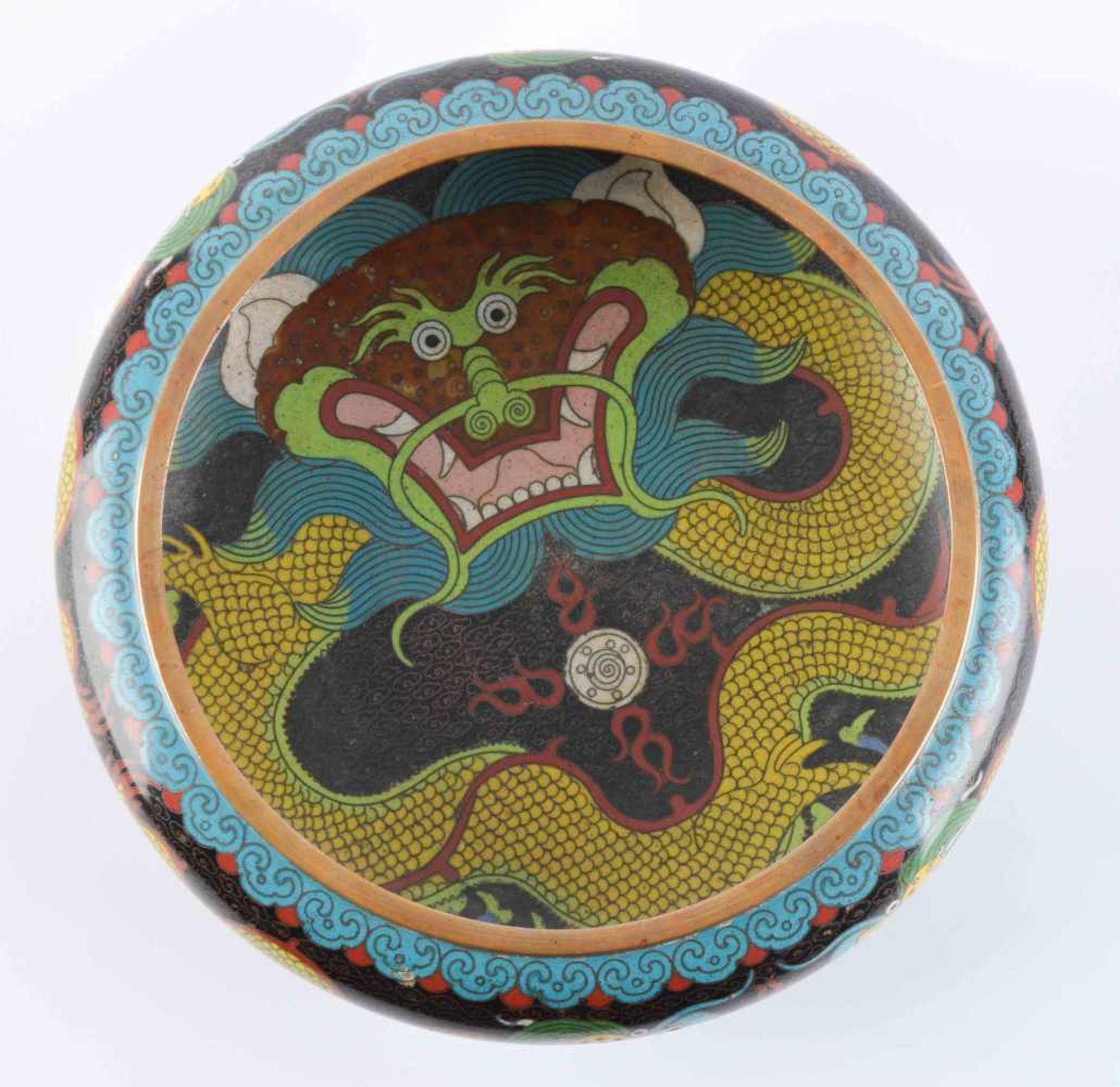 Cloisonne Schale China Qing Periodeverziert mit Blumen-, Ornament- und Drachendekor, unterm Stand - Bild 3 aus 5