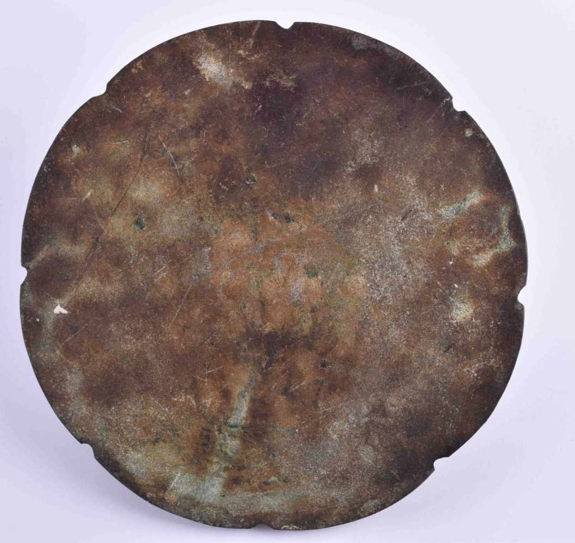 Bronze-Spiegel China wohl Han Dynastieschauseitig mit reliefiertem Dekor, im Spiegel oberhalb 4 - Bild 6 aus 7