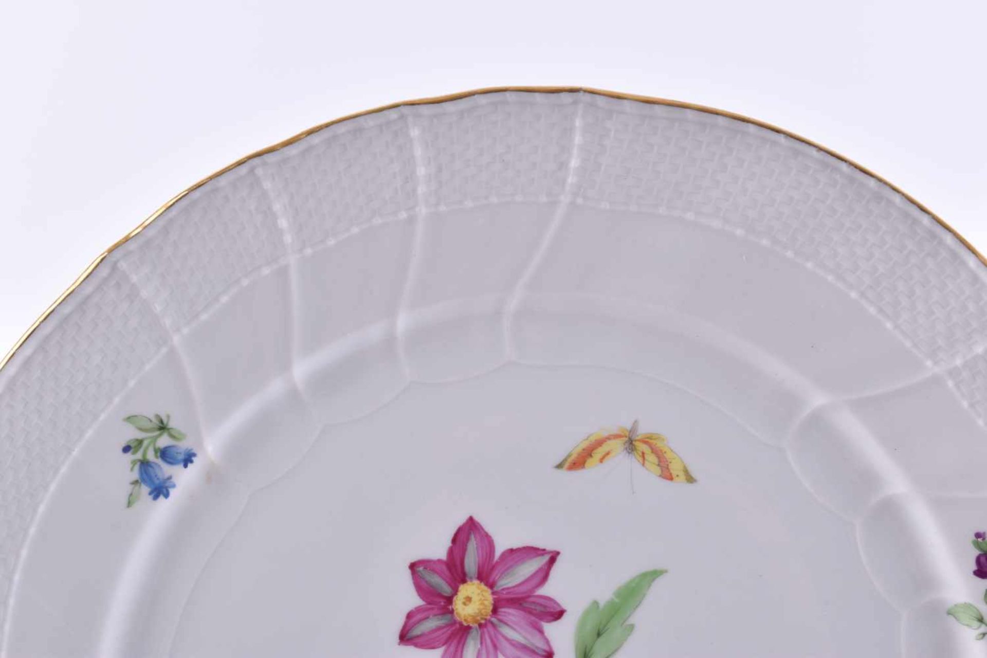 5 plates KPM Berlin 1962-1992colored and gold decorated with floral and butterfly decoration, blue - Bild 2 aus 4