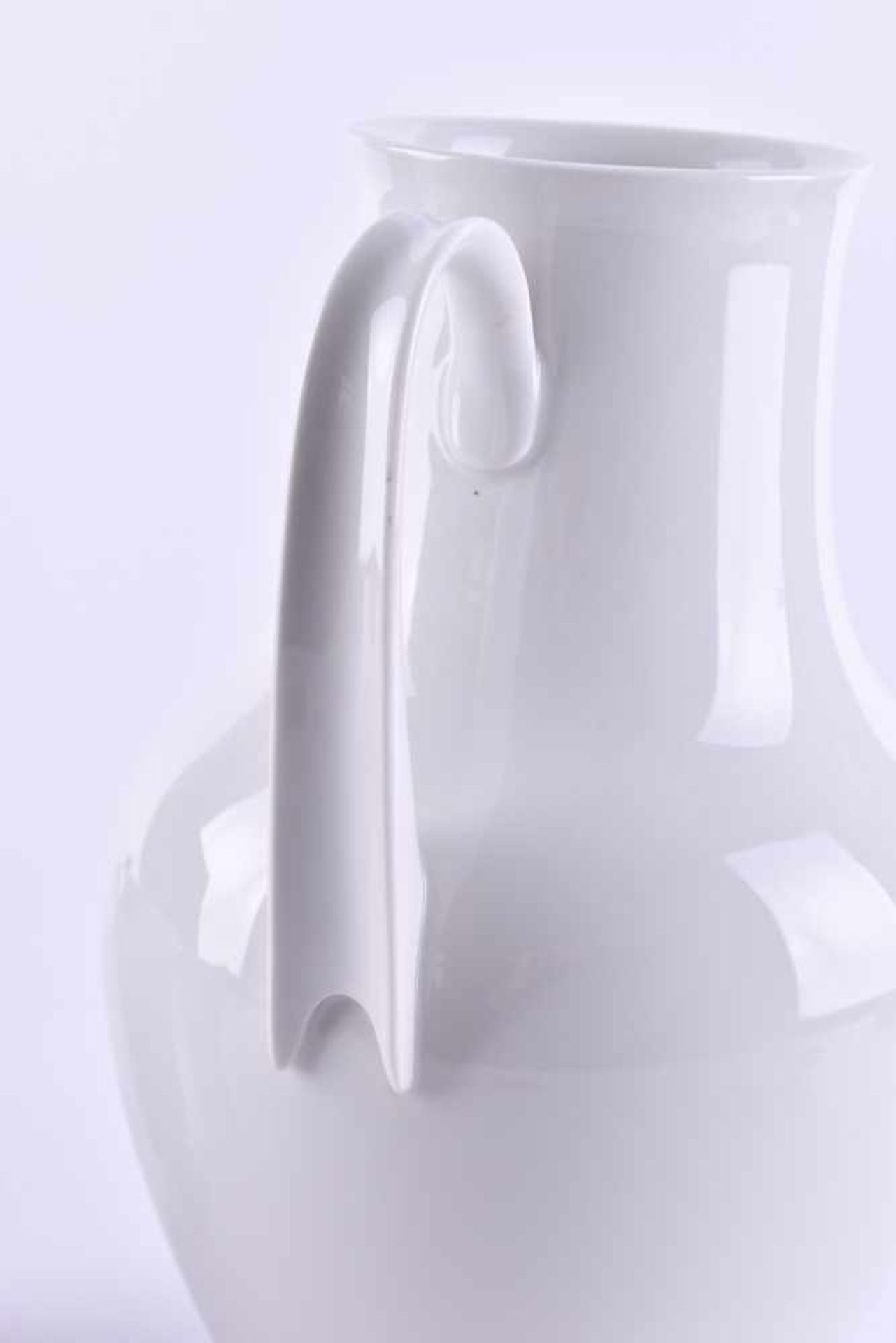 A group of porcelain, KPM Berlin4 pieces, 1 handle vase (23.5 cm), 1 cup (height: 8.2 cm, 1 cup ( - Bild 2 aus 5