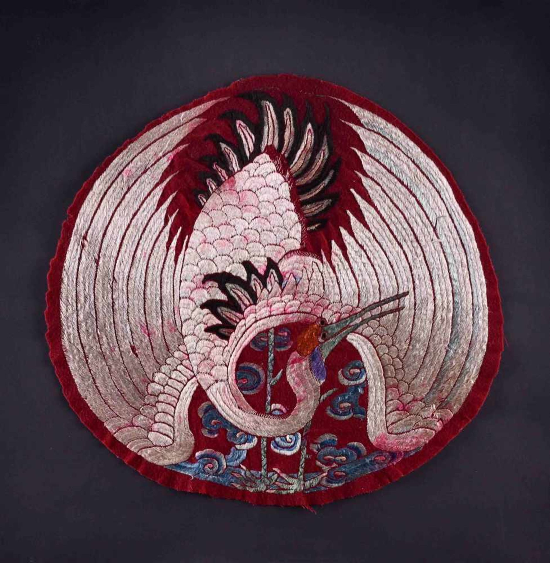 Silk embroidery China Qing periodfine embroidery with Manchurian crane, Ø 40 cmSeidenstickerei China