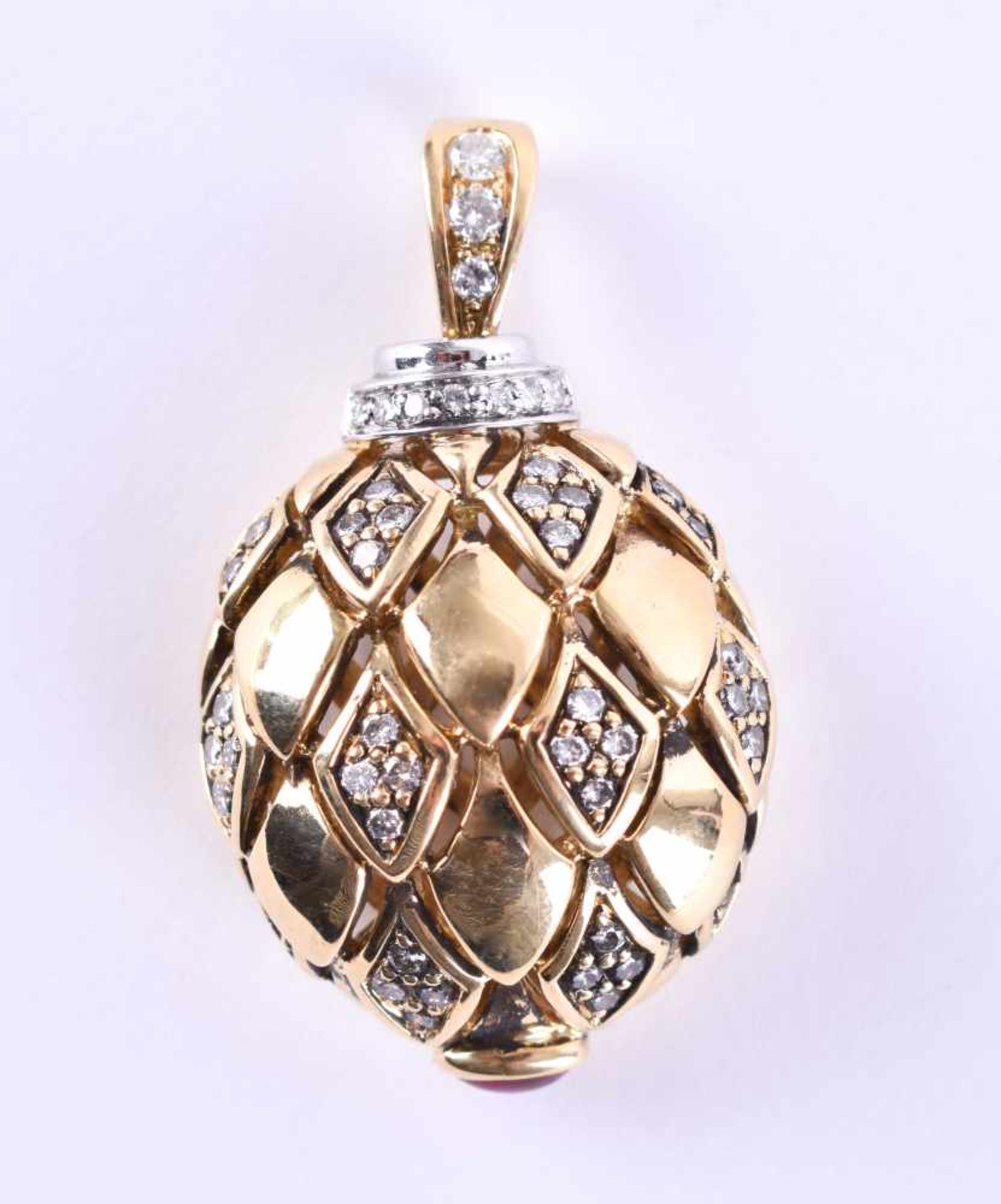 Pendantyellow gold 750/000, in the form of a pineapple, 3.7 cm x 2.4 cm, set all around with small