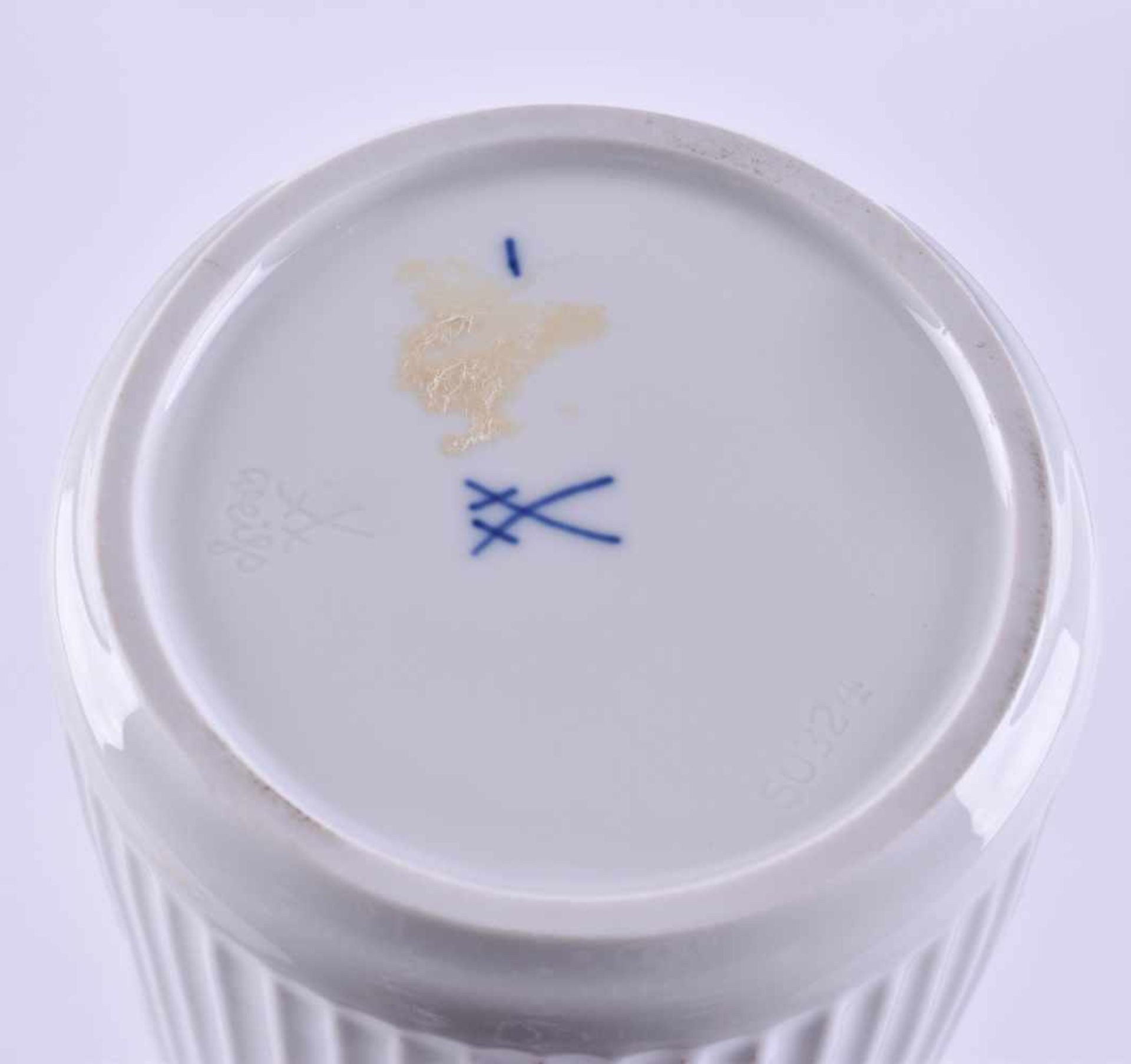 Vase Meissenwhite porcelain, blue sword mark, 1, choice, height: 32.5 cmVase MeissenWeißporzellan, - Bild 4 aus 4