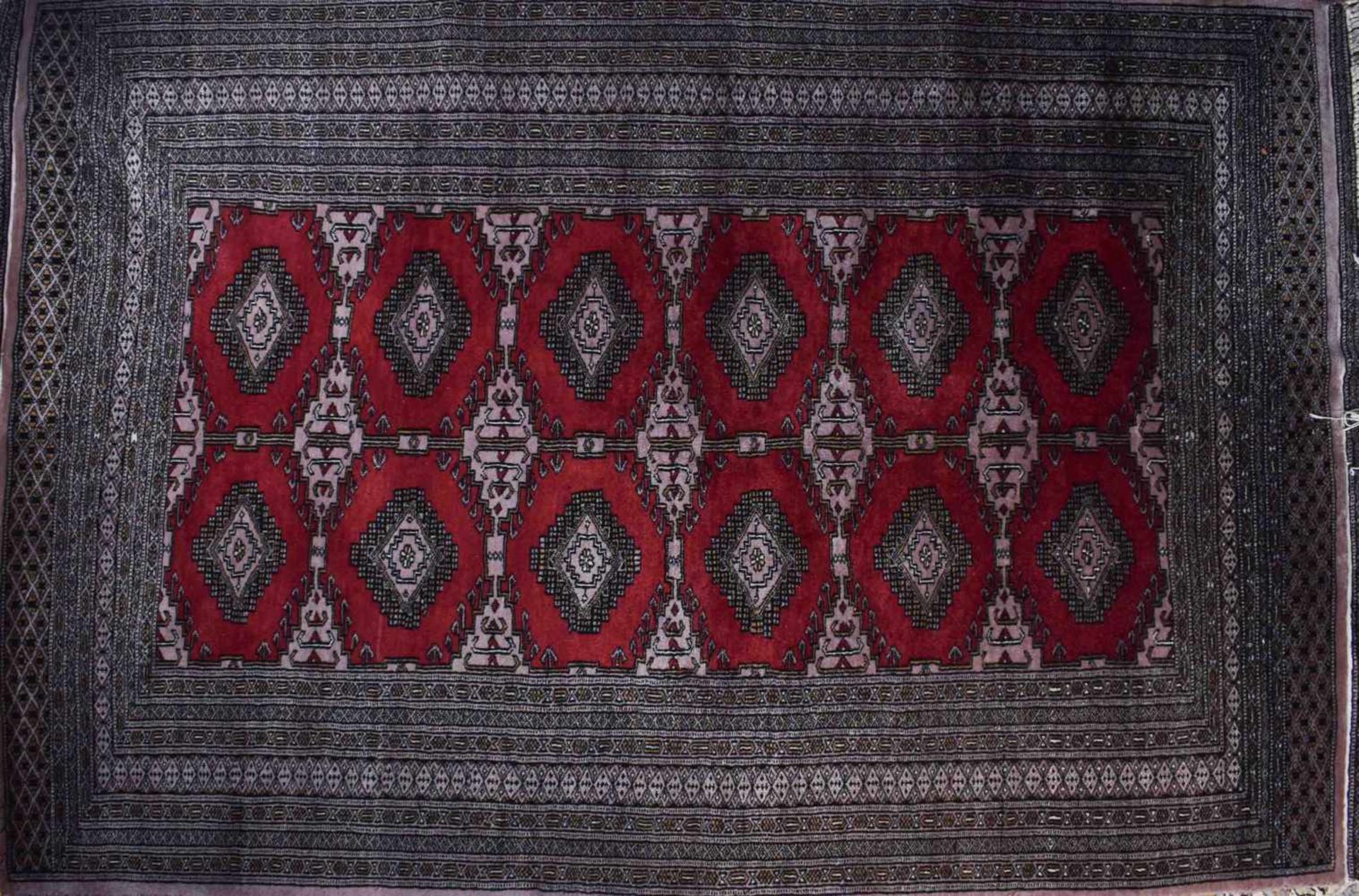 Old oriental carpet197 cm x 128 cmAlter Orientalischer Teppich197 cm x 128 cm- - -23.90 % buyer's