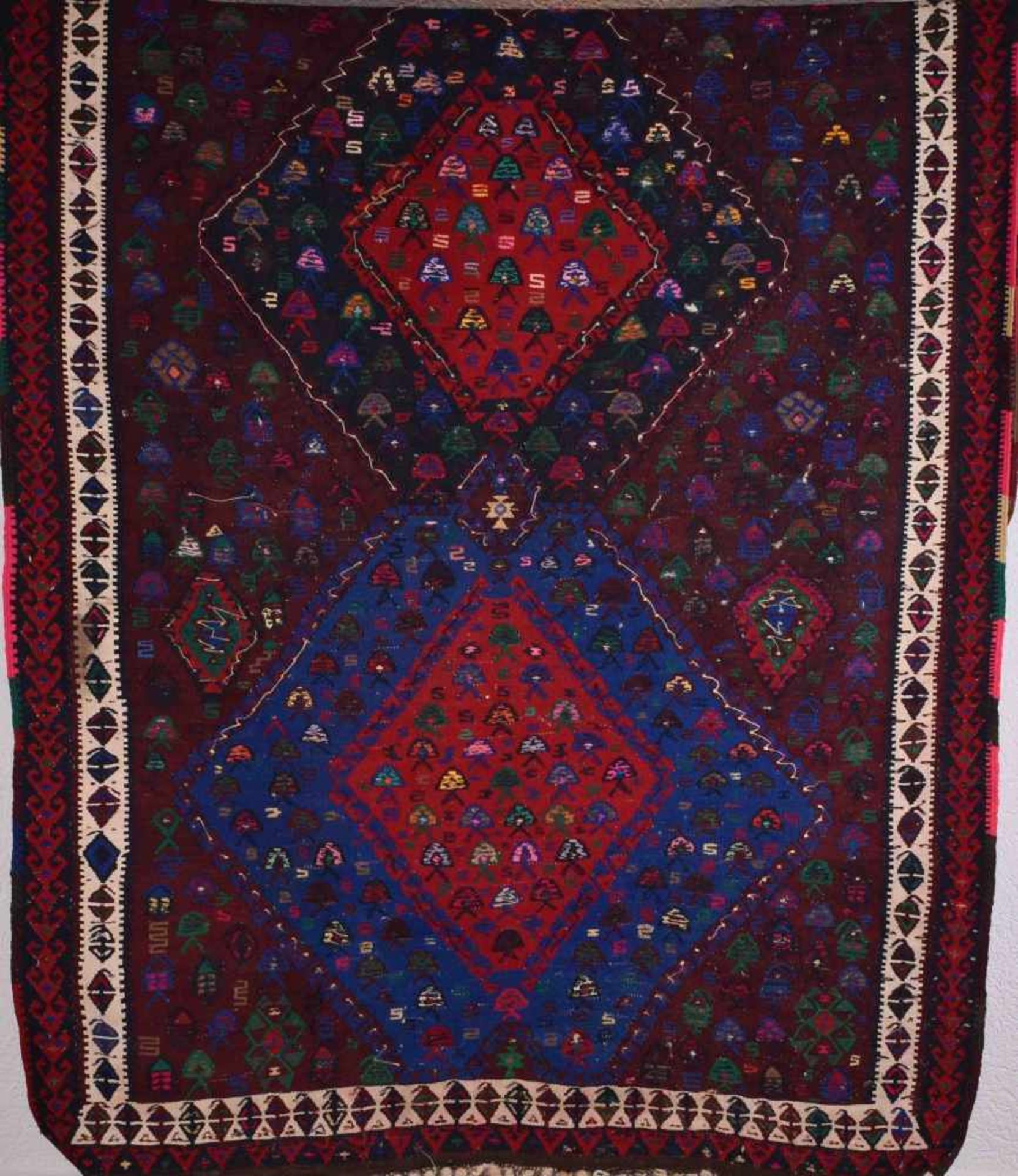 Old Kilim carpethand knotted, 256 cm x 142 cmAlter Kelim Teppichhandgeknüpft, 256 cm x 142 cm- - -
