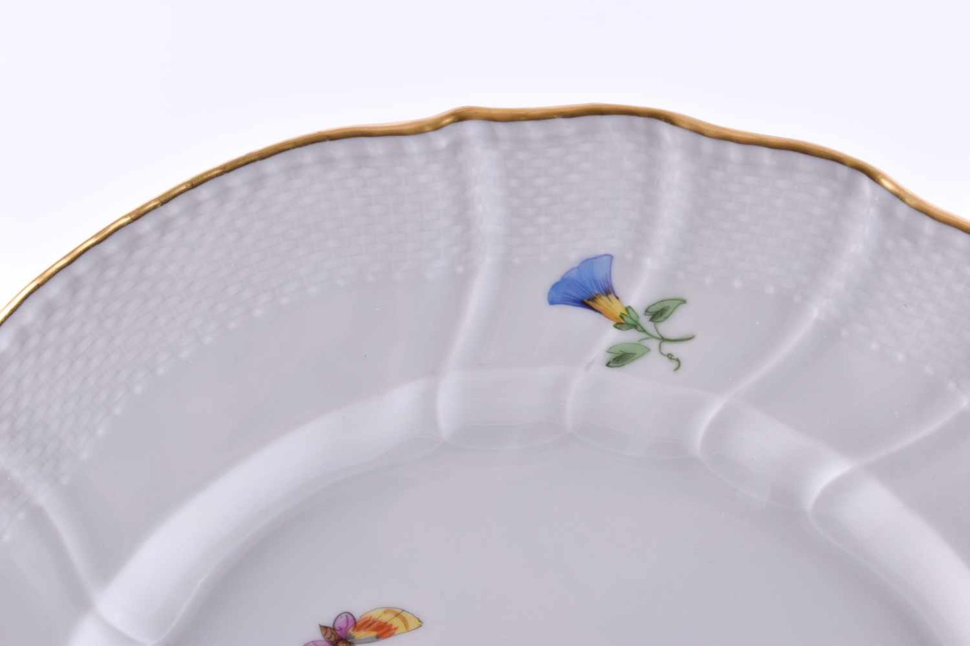 4 plates KPM Berlin 1962-1992colored and gold decorated with floral and butterfly decoration, blue - Bild 2 aus 5
