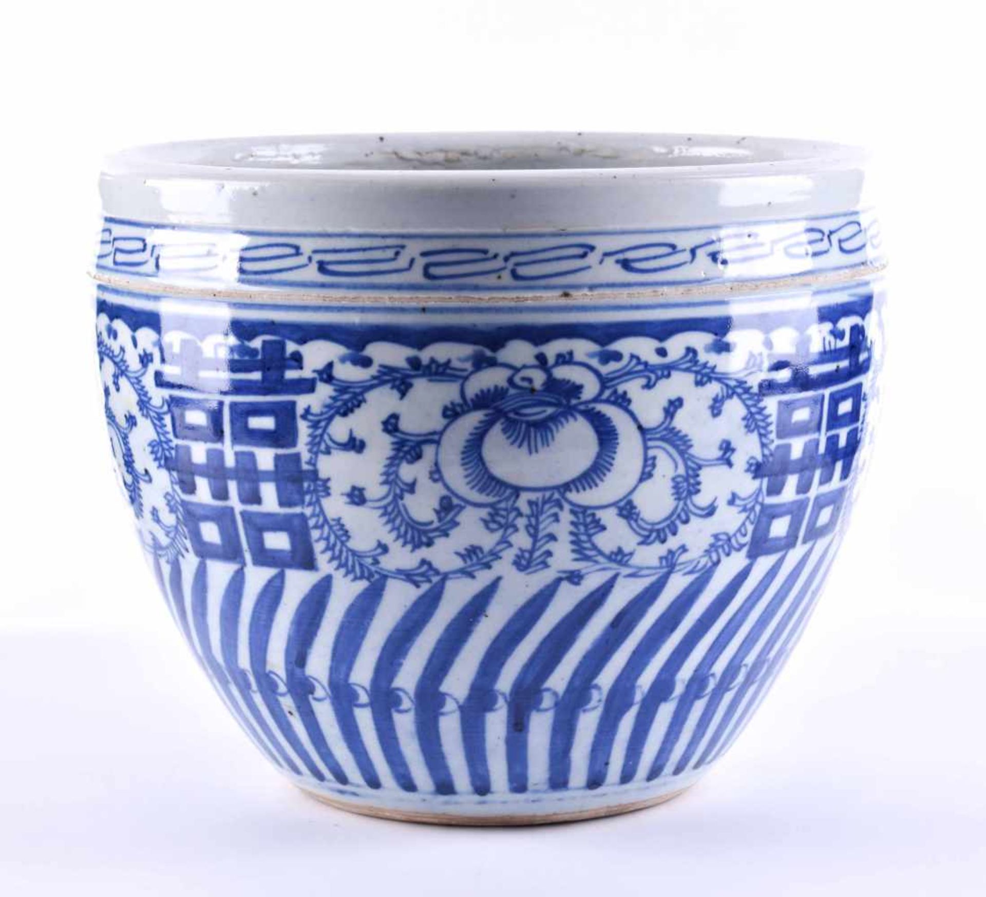 Cachepot China Qing periodencircling with blue and white painting, glazed, height: 19.5 cm, Ø 24.5