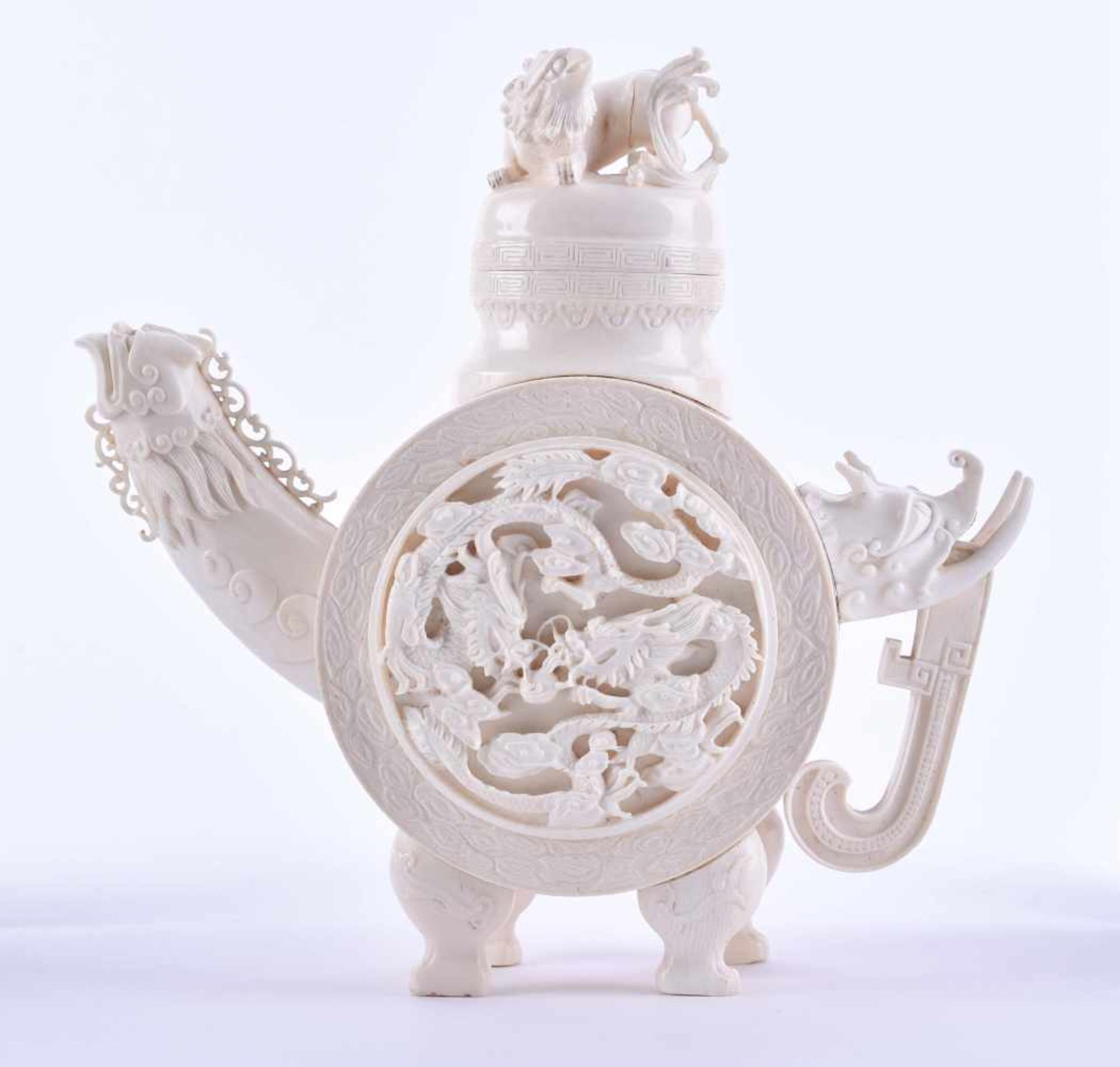 Teapot China late Qing periodivory, on the back and in the mirror very finely carved with dragon
