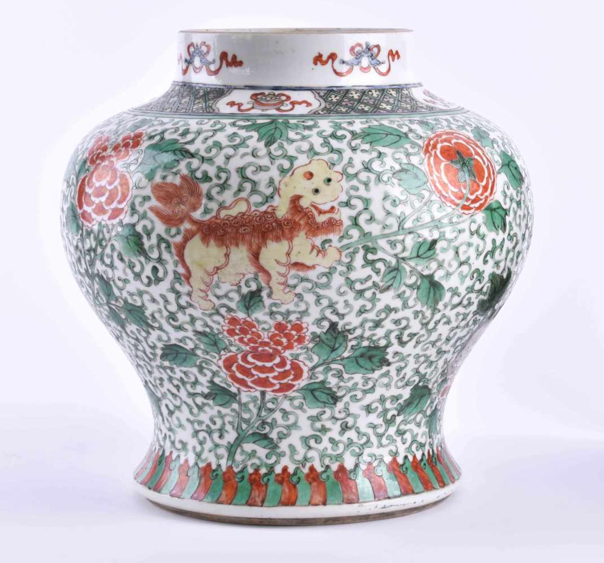 Famille Verte shoulder pot China Qing period, Daoguang?circumferential painted in different colors