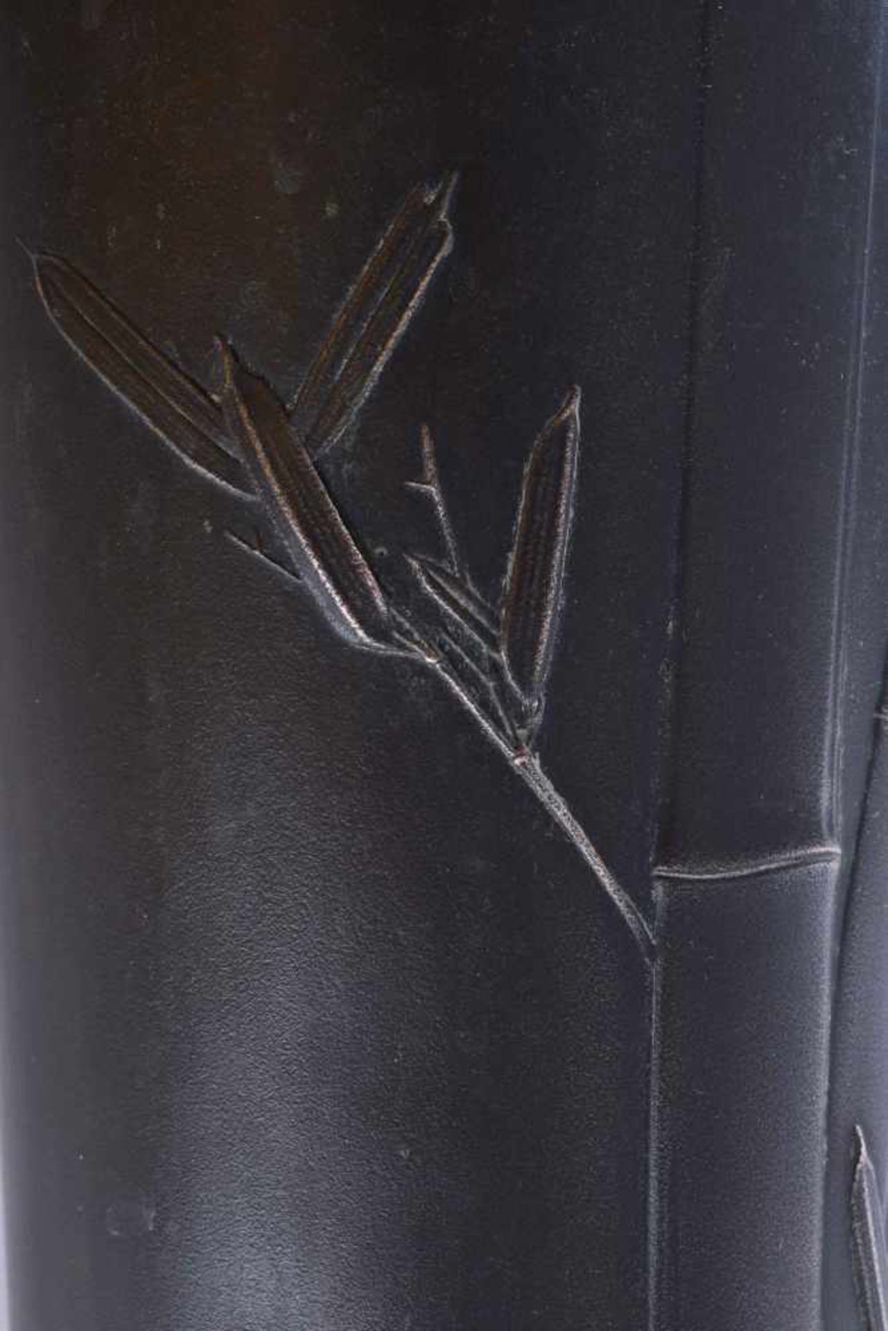 Vase Japan Meiji periodbronze, on the front side with bamboo decor, bottom mark, height: 39 - Image 4 of 5