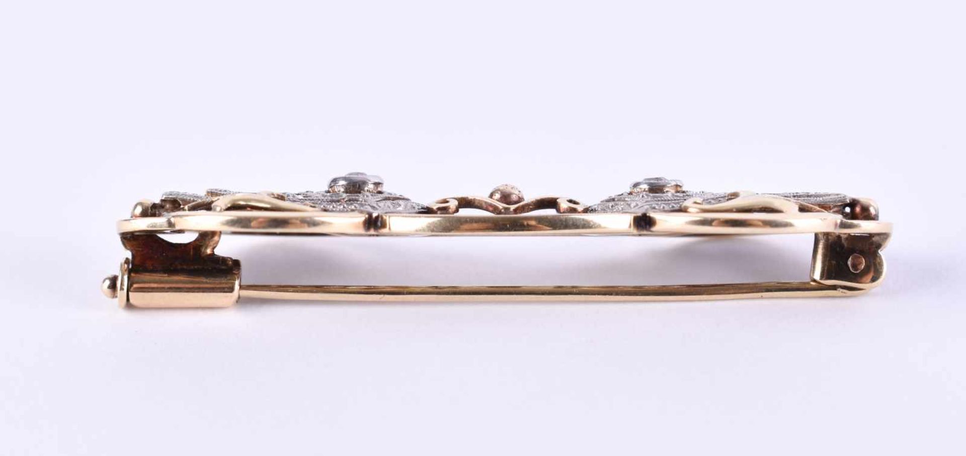 Art Deco brilliant broochyellow gold / white gold 585/000, 45 mm x 10 mm, set with 2 small diamonds, - Bild 2 aus 3