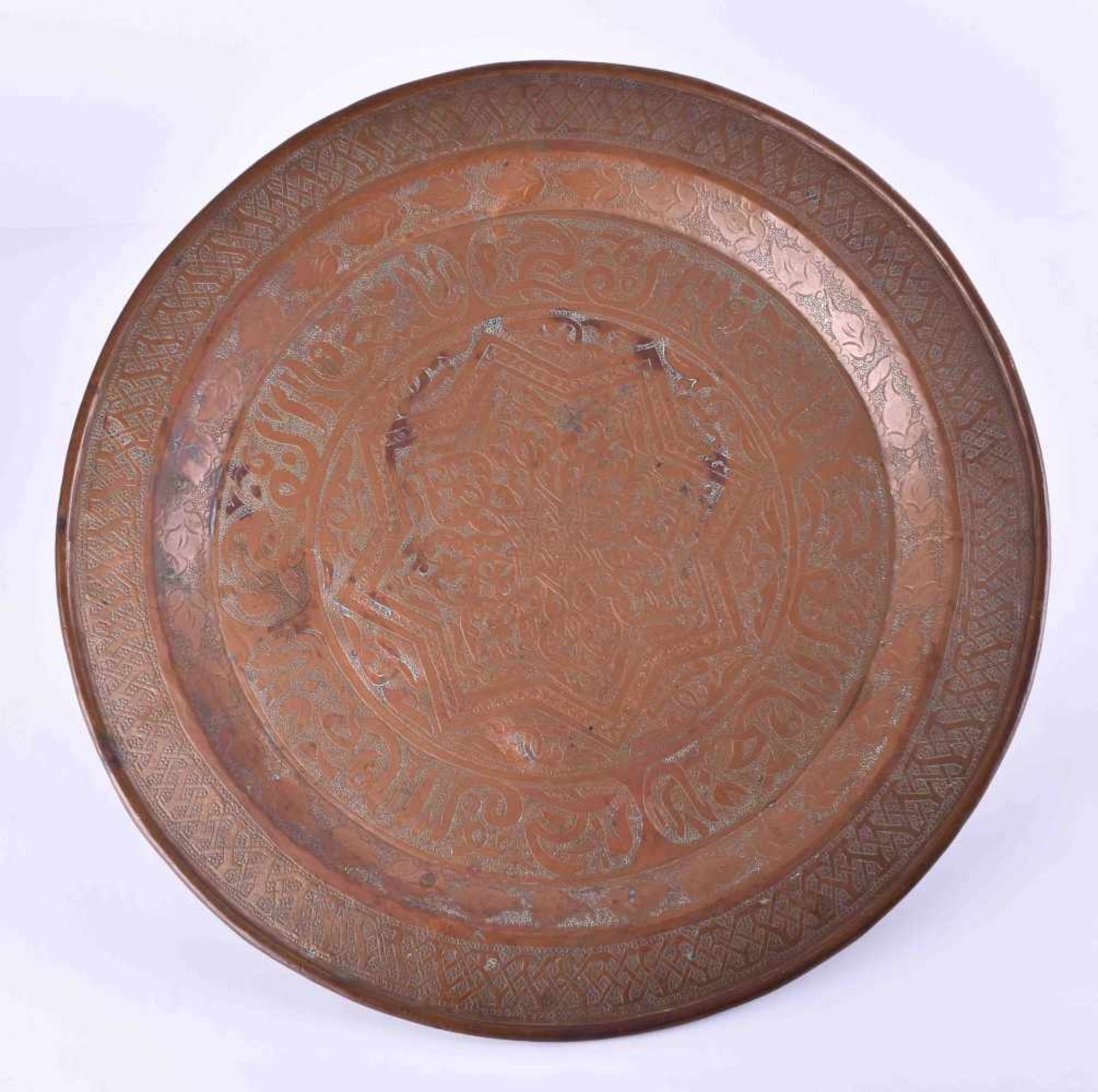 Plate Mameluk 19th centurycopper, finely chased with ornaments and calligraphy, Ø 47.5 cmTeller