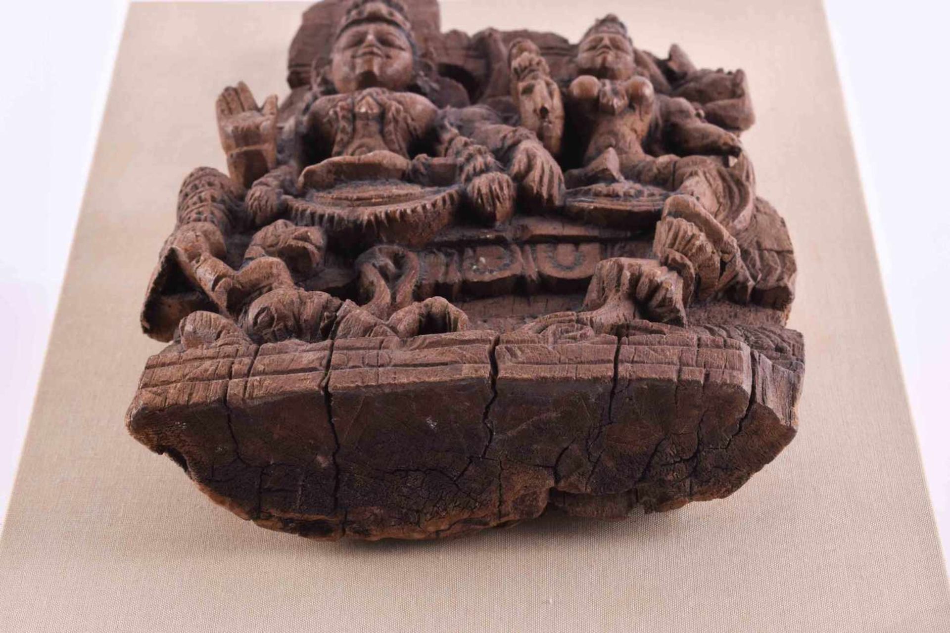 Wood relief India, 18th / 19th century or olderfine carving mounted on wood panel, 24 cm x 17 cm x - Image 2 of 5