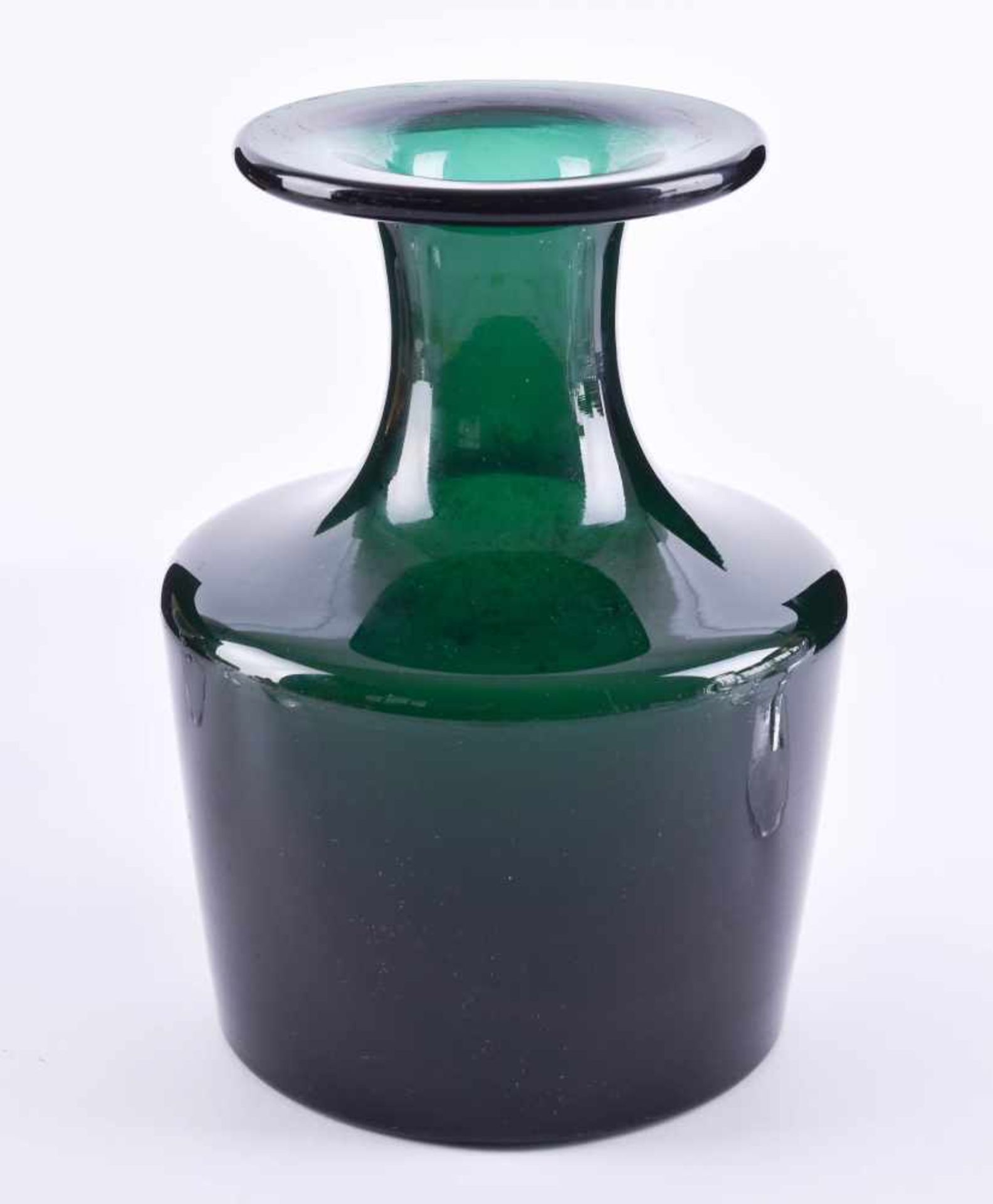 Vase probably around 1920green transparent glass, smoothed tear-off, height: 19 cmVase wohl um - Bild 2 aus 4