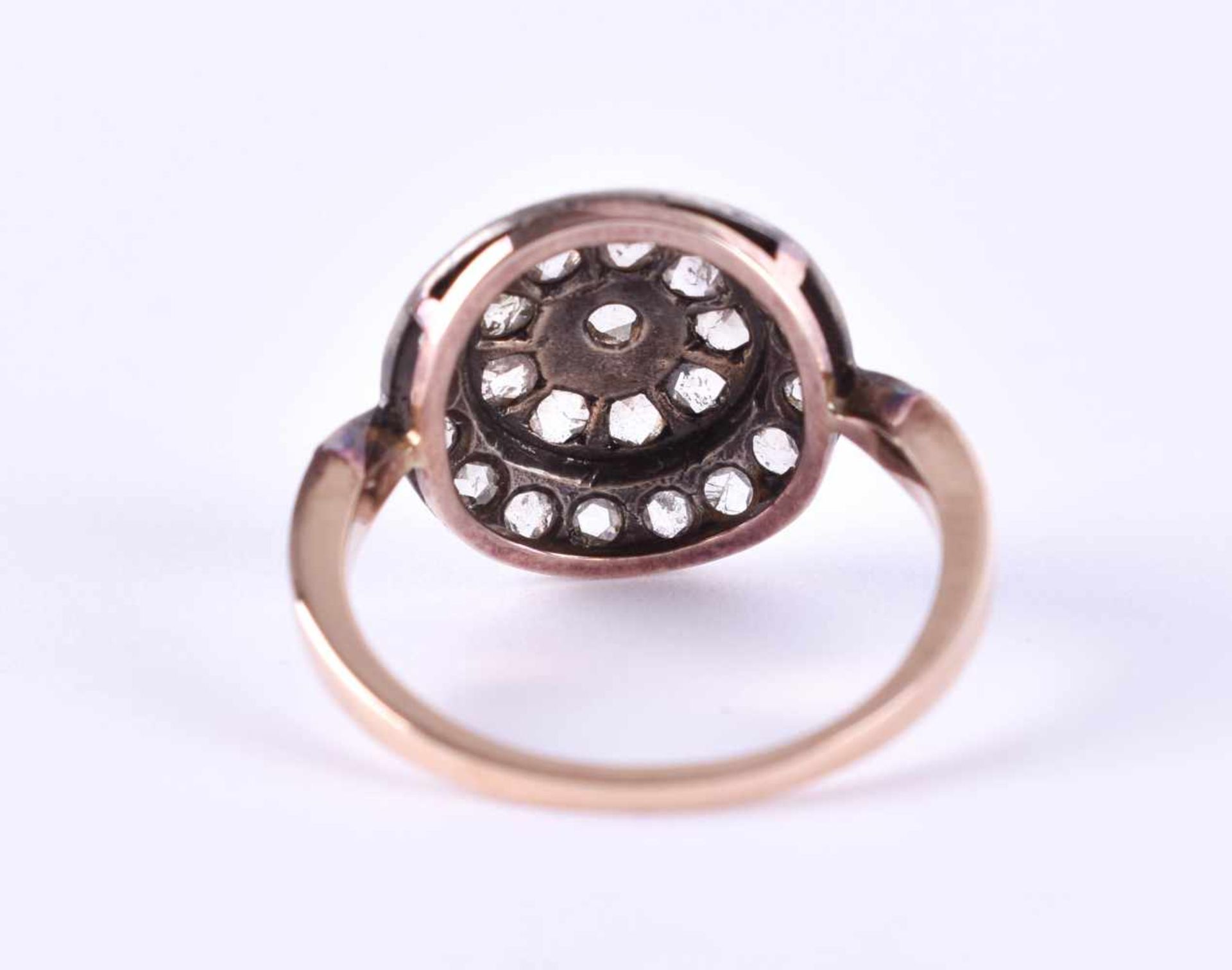 Diamond ring around 1930 / 40red gold / white gold 14 kt, set with diamonds in rose-cut, together - Bild 3 aus 5