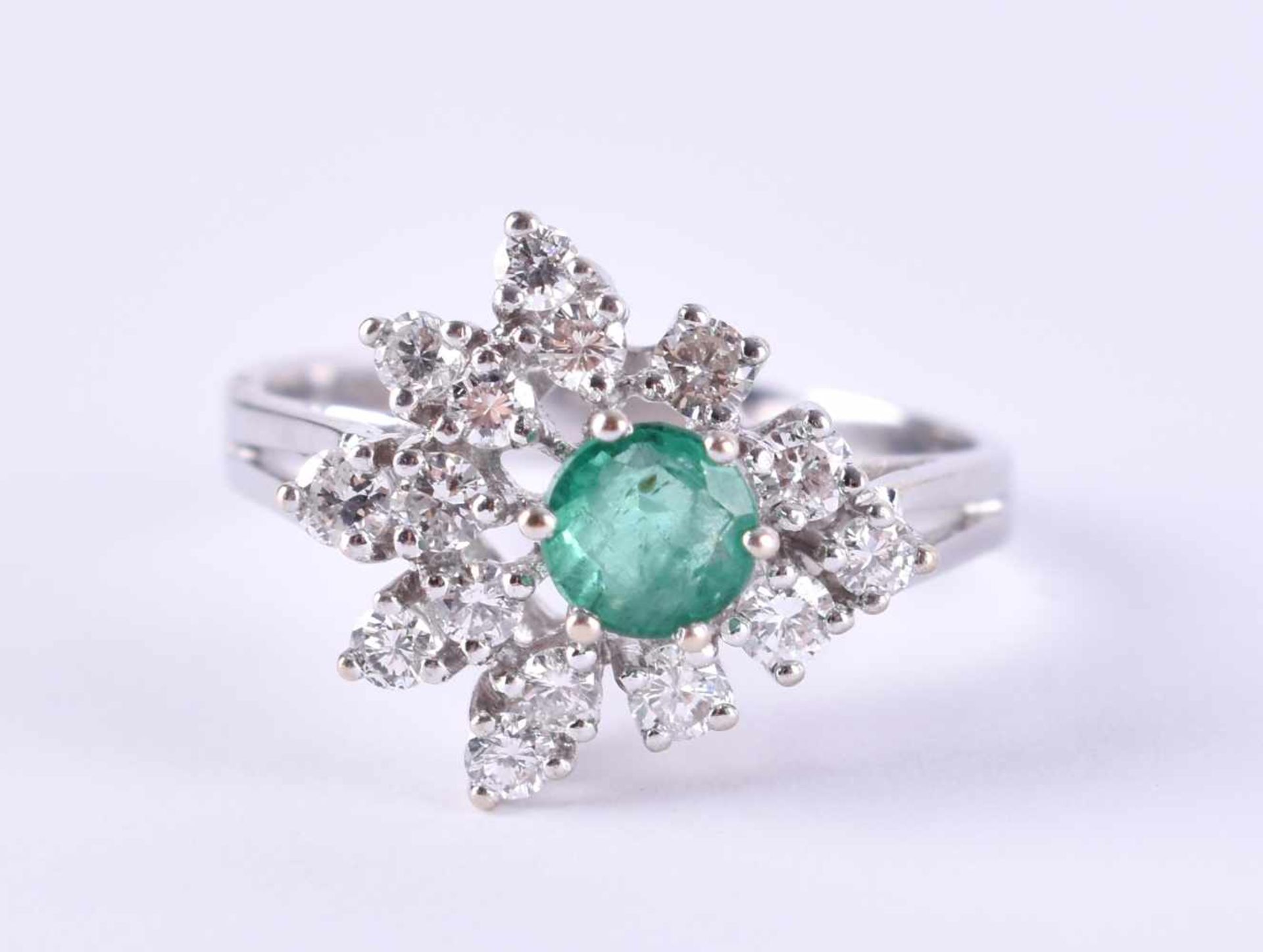 Emerald diamond ringwhite gold 750/000, central emerald approx. 0.50 ct, allround set with small