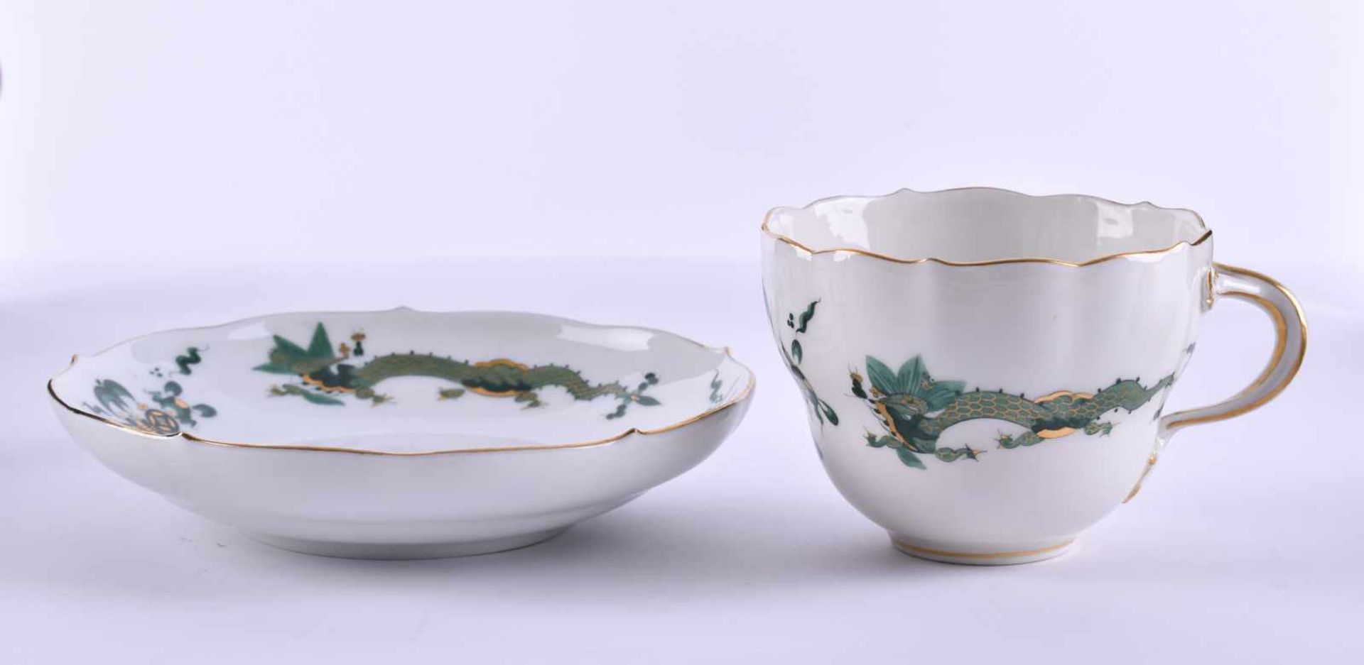 Coffee and saucer MeissenDecor green goldfish , goldstaffiert, blue sword mark, 1st choiceKaffee- - Bild 3 aus 5