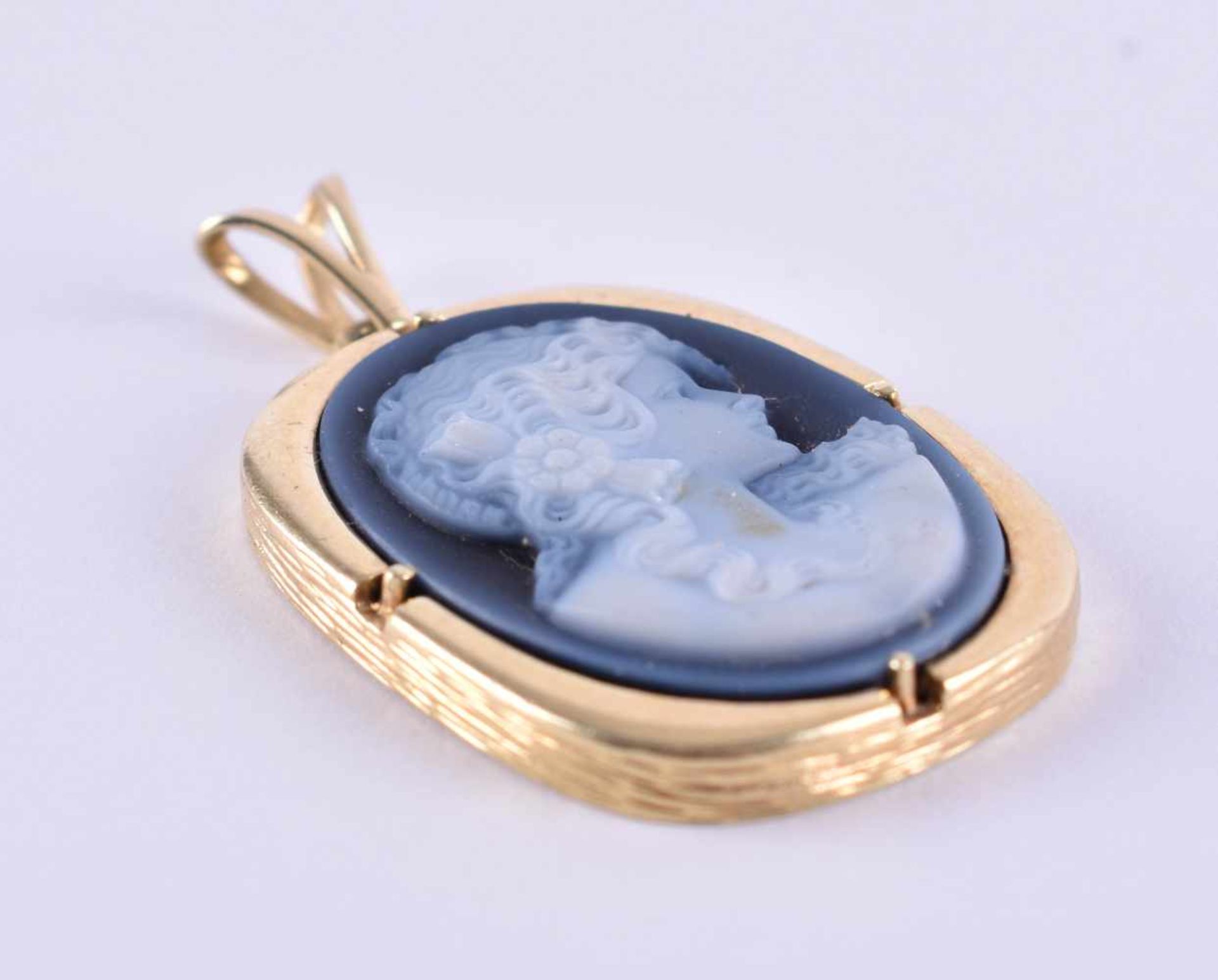 Pendant with blue gemyellow gold 585/000, 28 mm x 20 mm, total weight approx. 7 g.Anhänger mit - Bild 2 aus 3