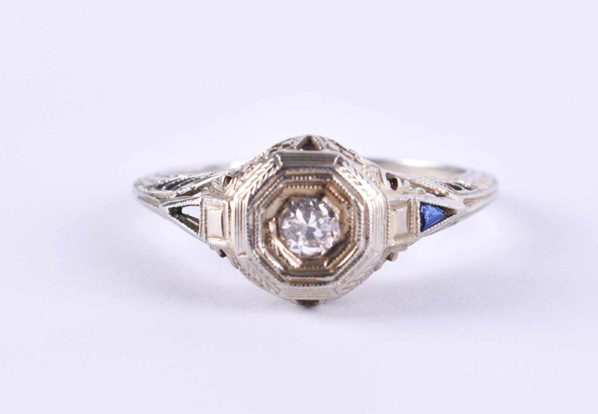 Art deco solotaire diamond ringyellow gold / white gold 18 kt, center solitaire 0.15 ct, ring size