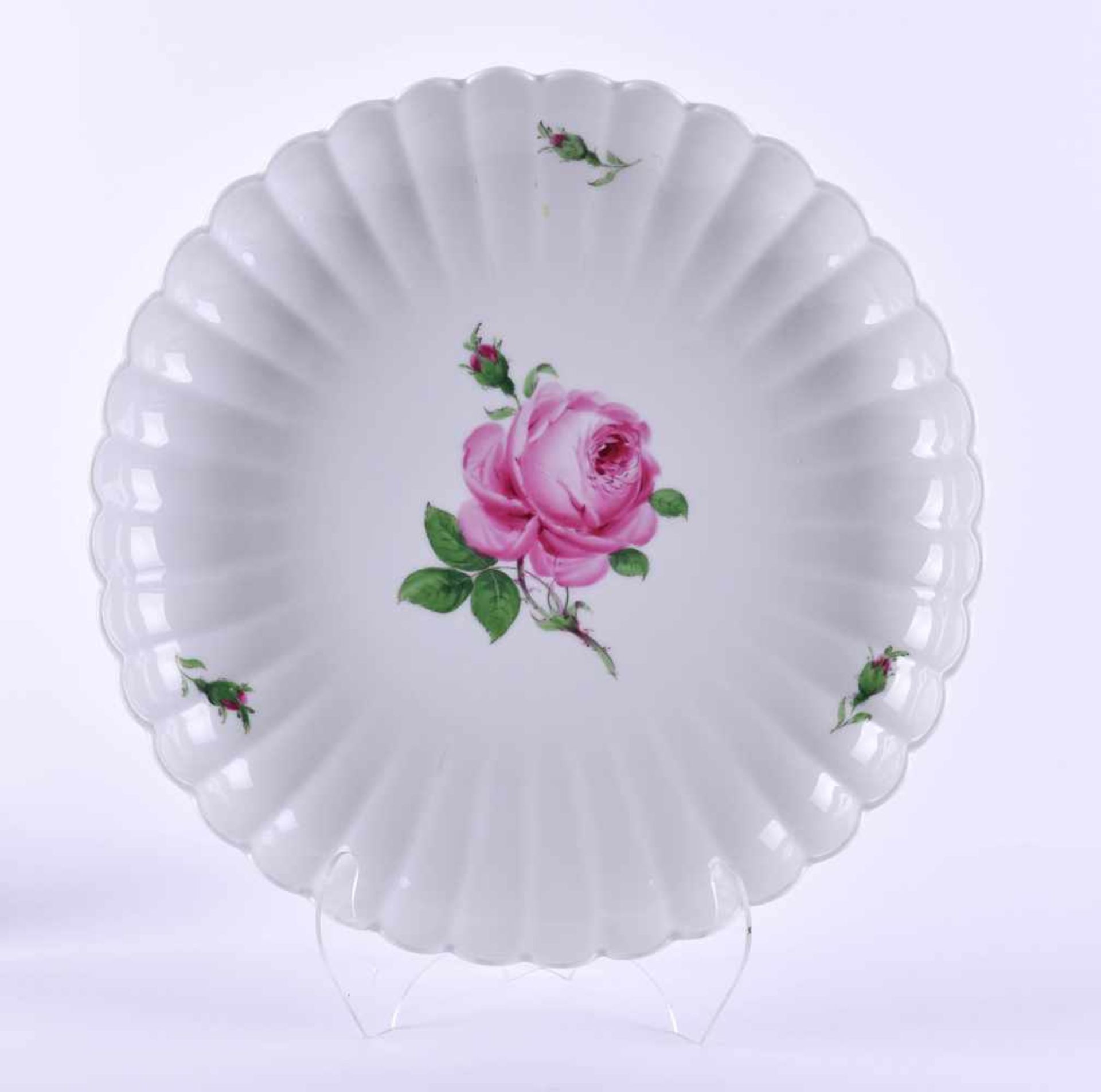 Cake plate Meissen PfeifferzeitRed rose decor, fan edge, blue sword mark, 2nd choice, Ø 27