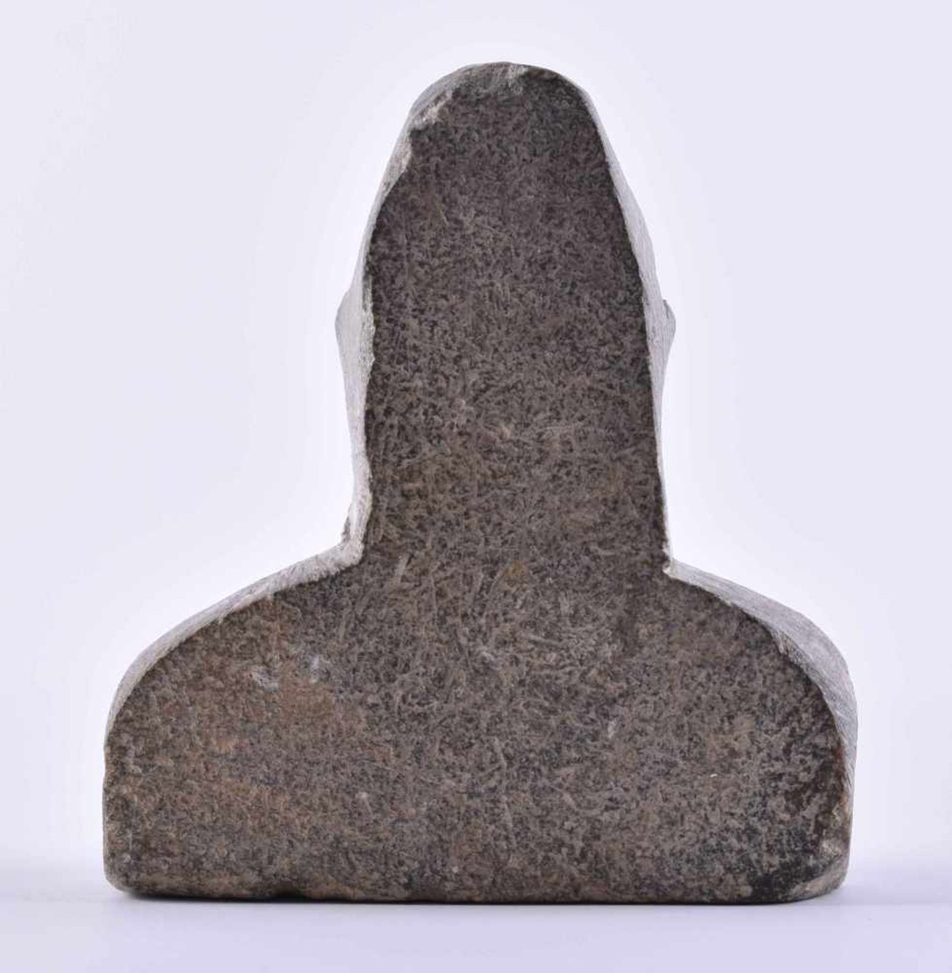 Little asian bustStone, height: 7.2 cmKleine asiatische BüsteStein, H: 7,2 cm- - -23.90 % buyer's - Image 4 of 5