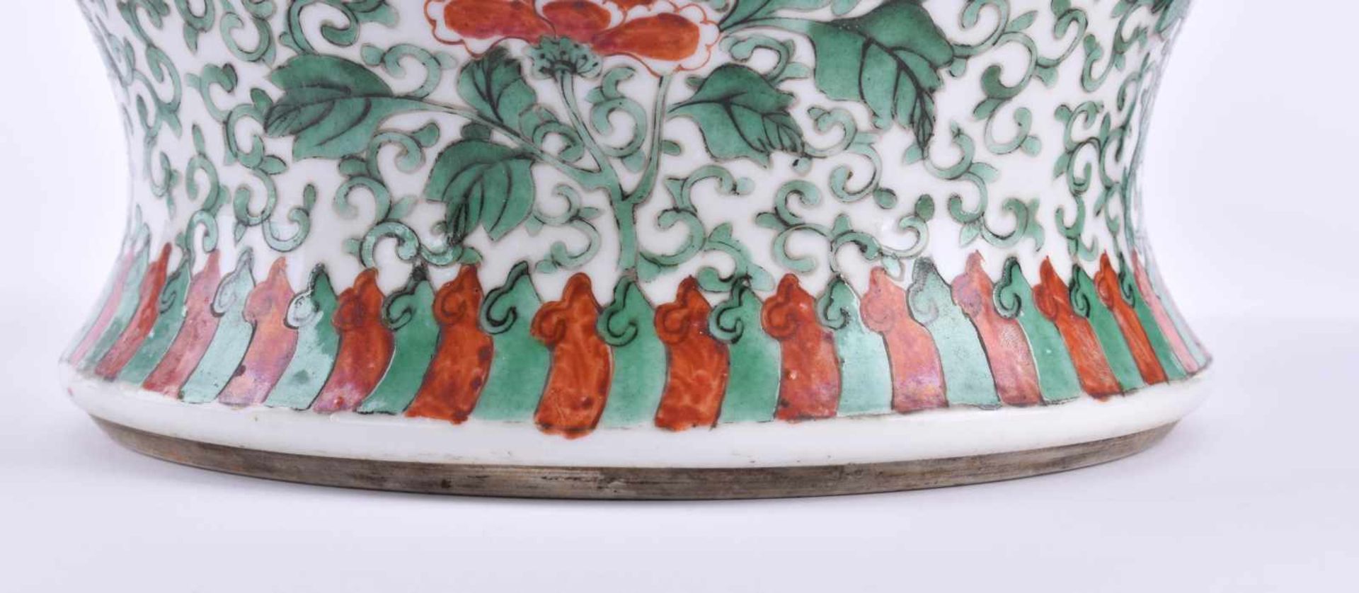 Famille Verte shoulder pot China Qing period, Daoguang?circumferential painted in different colors - Image 6 of 8