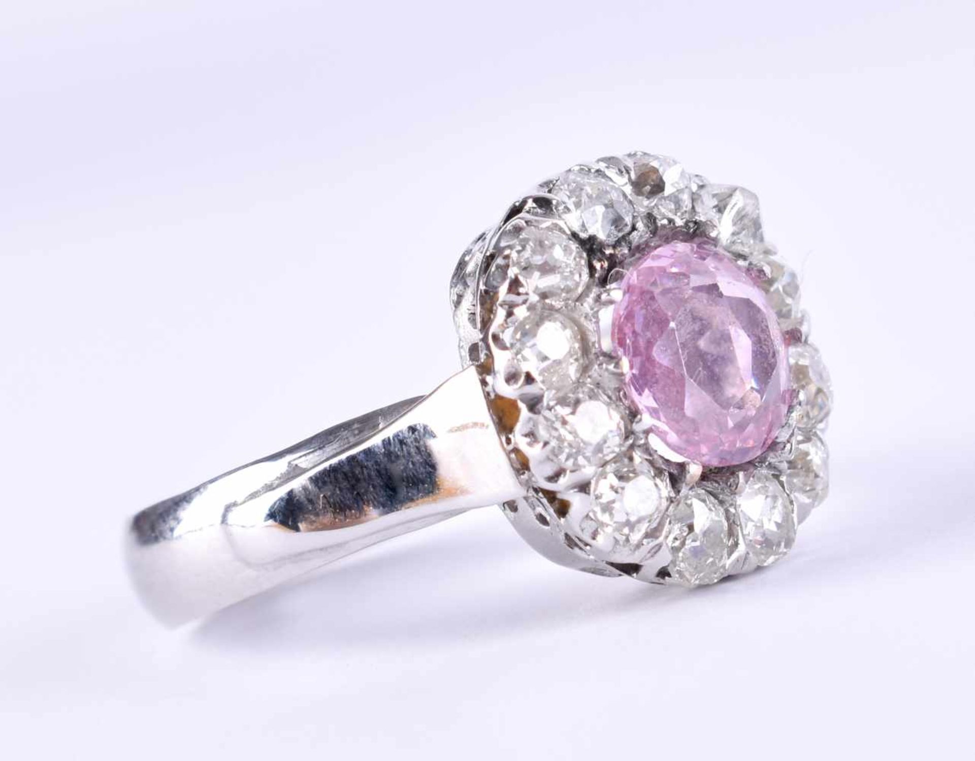 Diamond ring around 1920 / 30white gold 585/000, center pink stone, set all around with diamonds, - Bild 2 aus 3