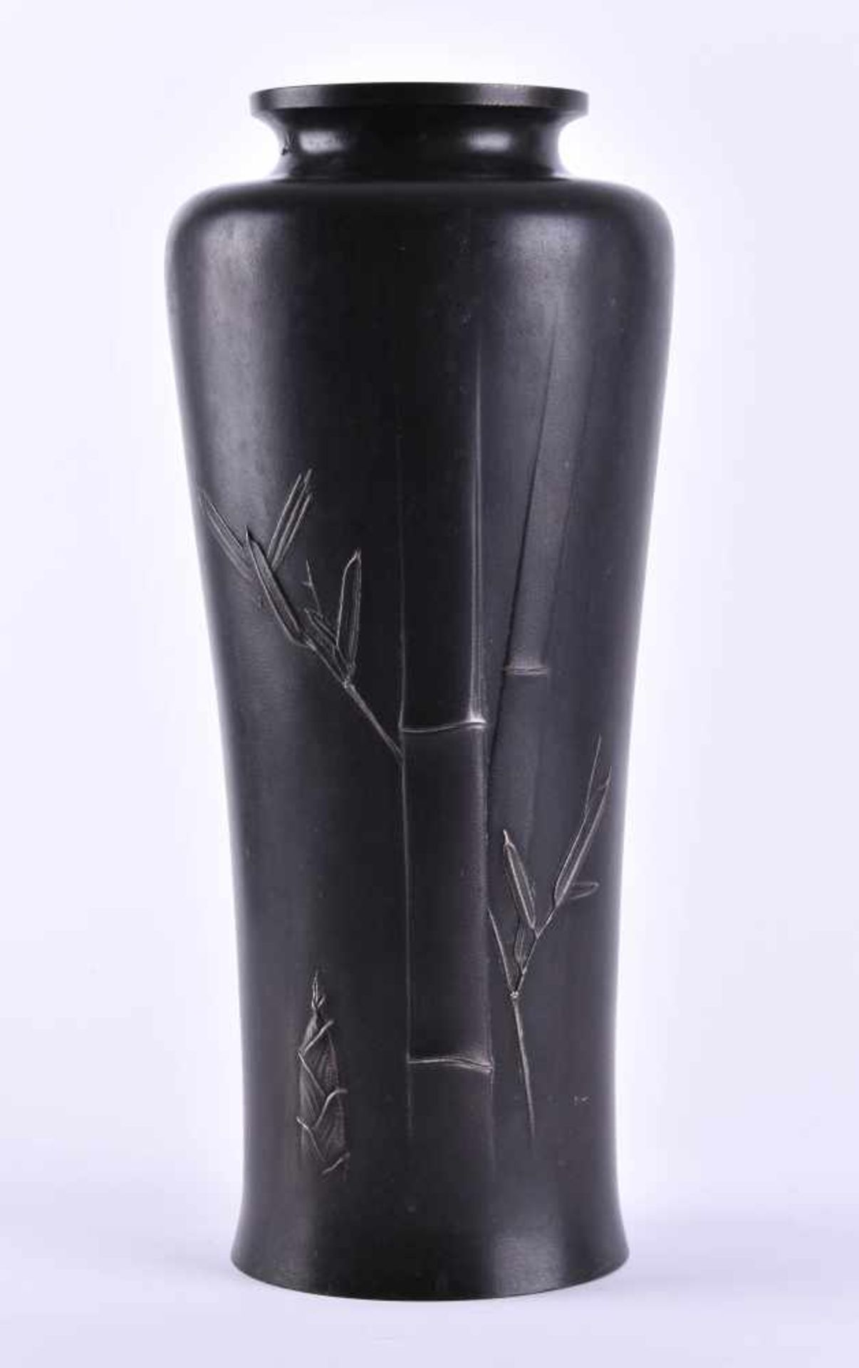 Vase Japan Meiji periodbronze, on the front side with bamboo decor, bottom mark, height: 39