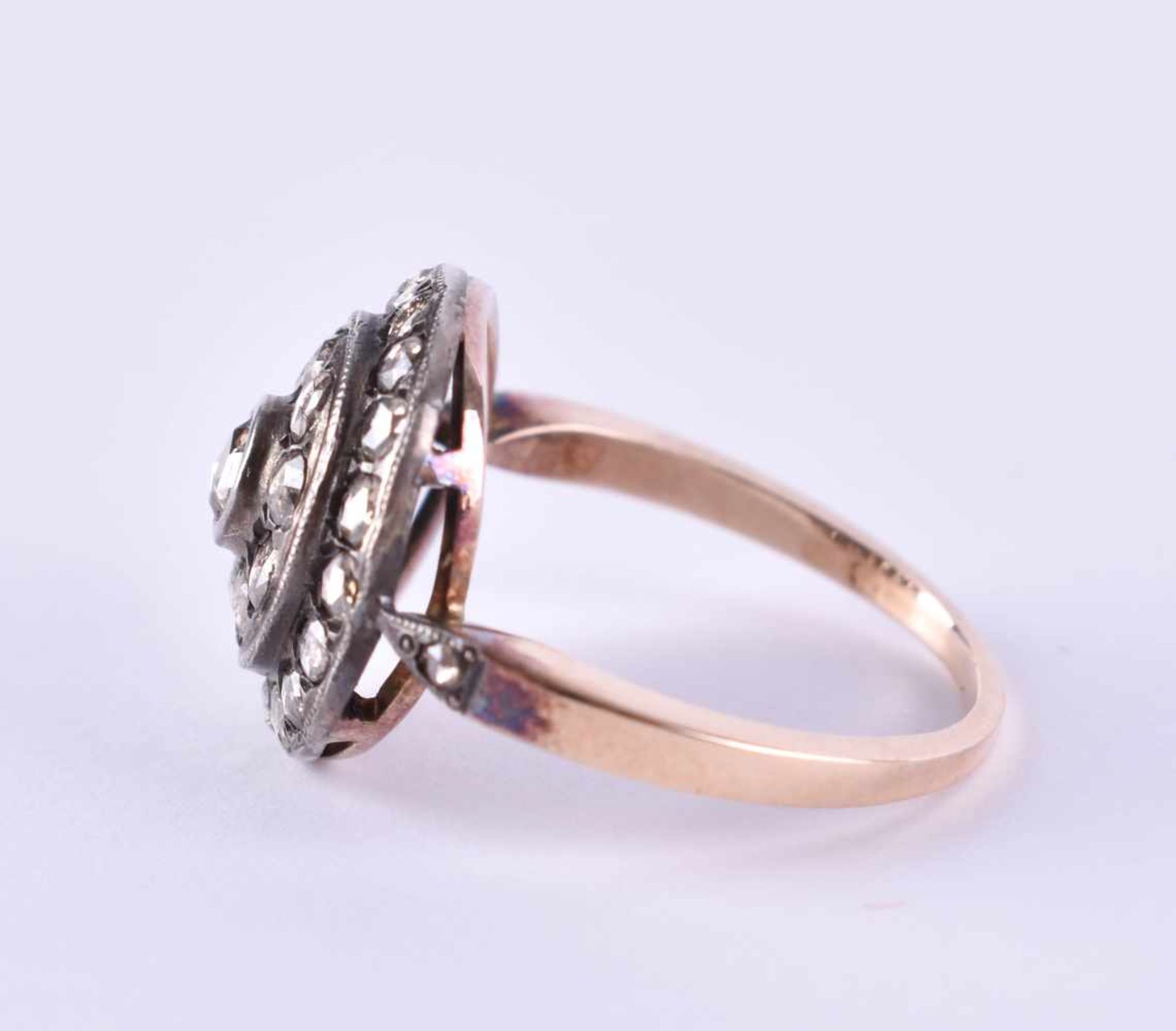 Diamond ring around 1930 / 40red gold / white gold 14 kt, set with diamonds in rose-cut, together - Bild 4 aus 5