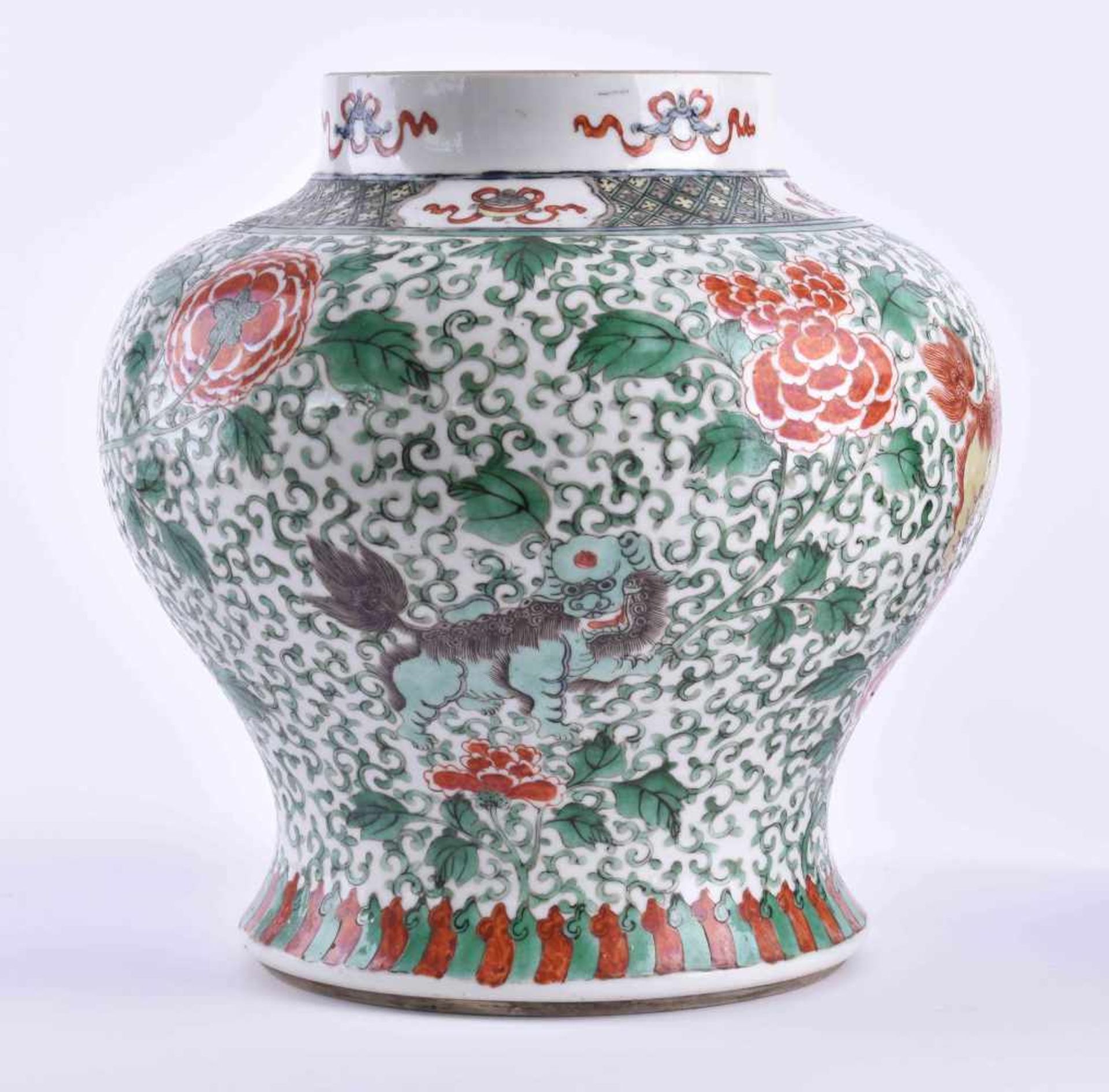Famille Verte shoulder pot China Qing period, Daoguang?circumferential painted in different colors - Image 4 of 8