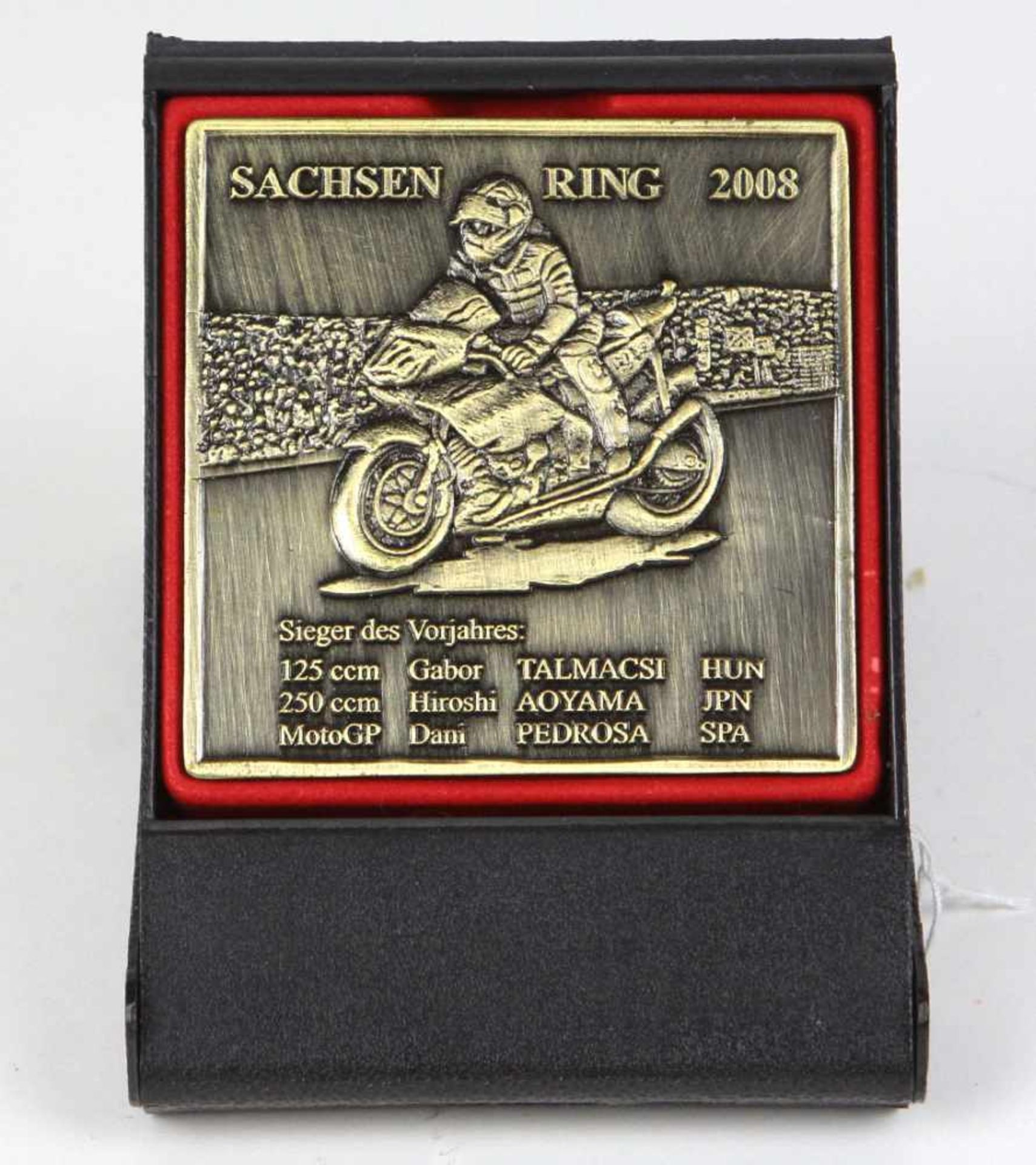 Sachsenring Plakette 2008quadratische Form mit reliefierter Motorsport Darstellung, Aufschrift *