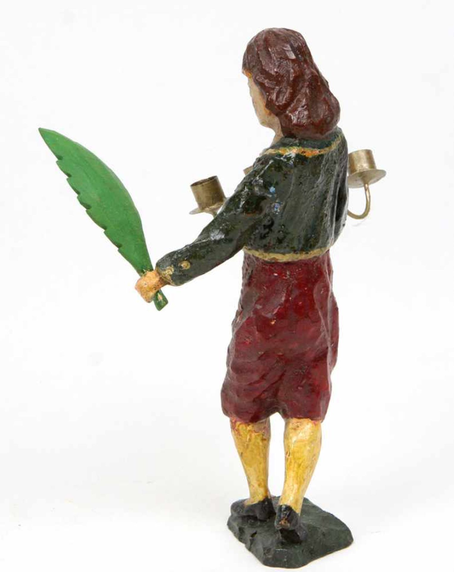 Schnitzfigur mit LeuchterspinneHolz von Hand beschnitzt, farbig gefasst, Knabe mit Leuchterspinne in - Bild 2 aus 2