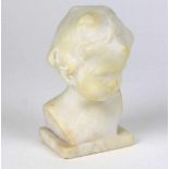 Mädchen BüsteAlabaster, Mädchen mit kurzem gewelltem Haar auf eckigem Sockel, H ca. 15 cm, vom