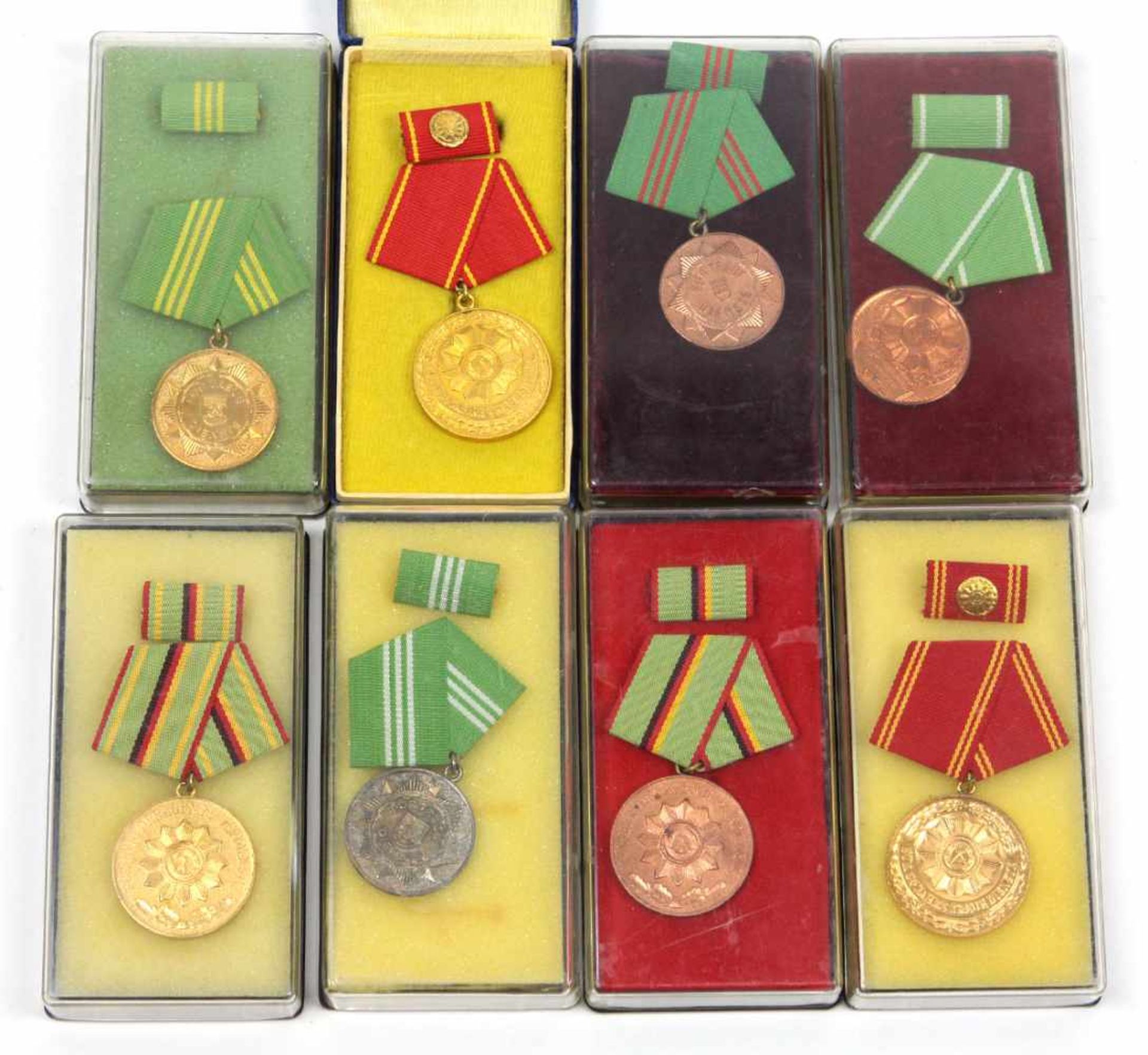 8 MDI Auszeichnungen DDRdabei 3er Medaillensatz für treue Dienste in gold, silber u. bronze u. 3