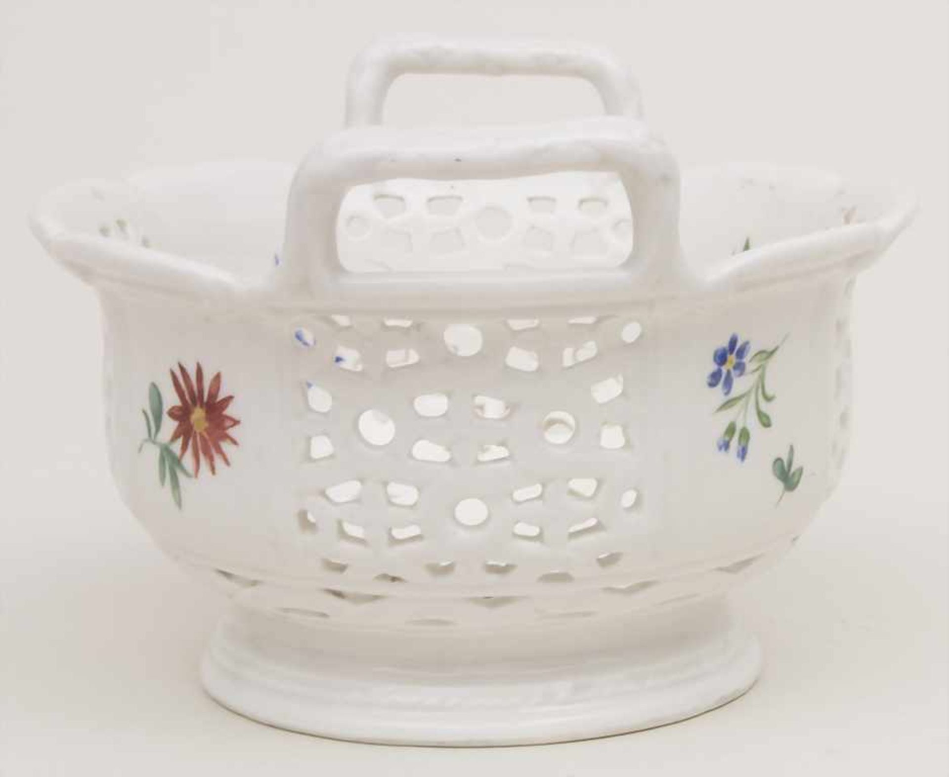 Korbschale mit Blumenmalerei / A basket bowl with flowers, Frankenthal, um 1780Material: - Bild 5 aus 8