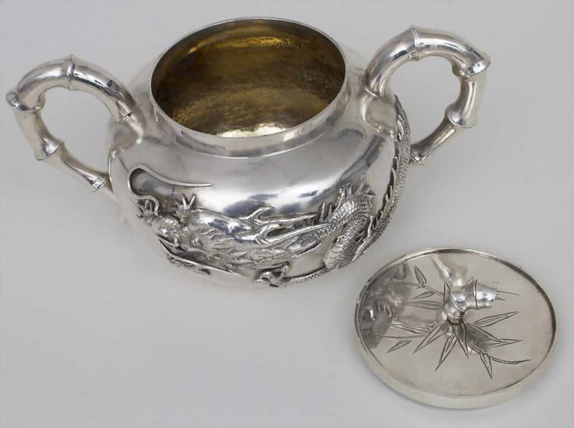 Zuckerdose mit Drachen / A Chinese export silver sugar bowl with a dragon, Wing Nam & Co. (1875- - Image 4 of 6