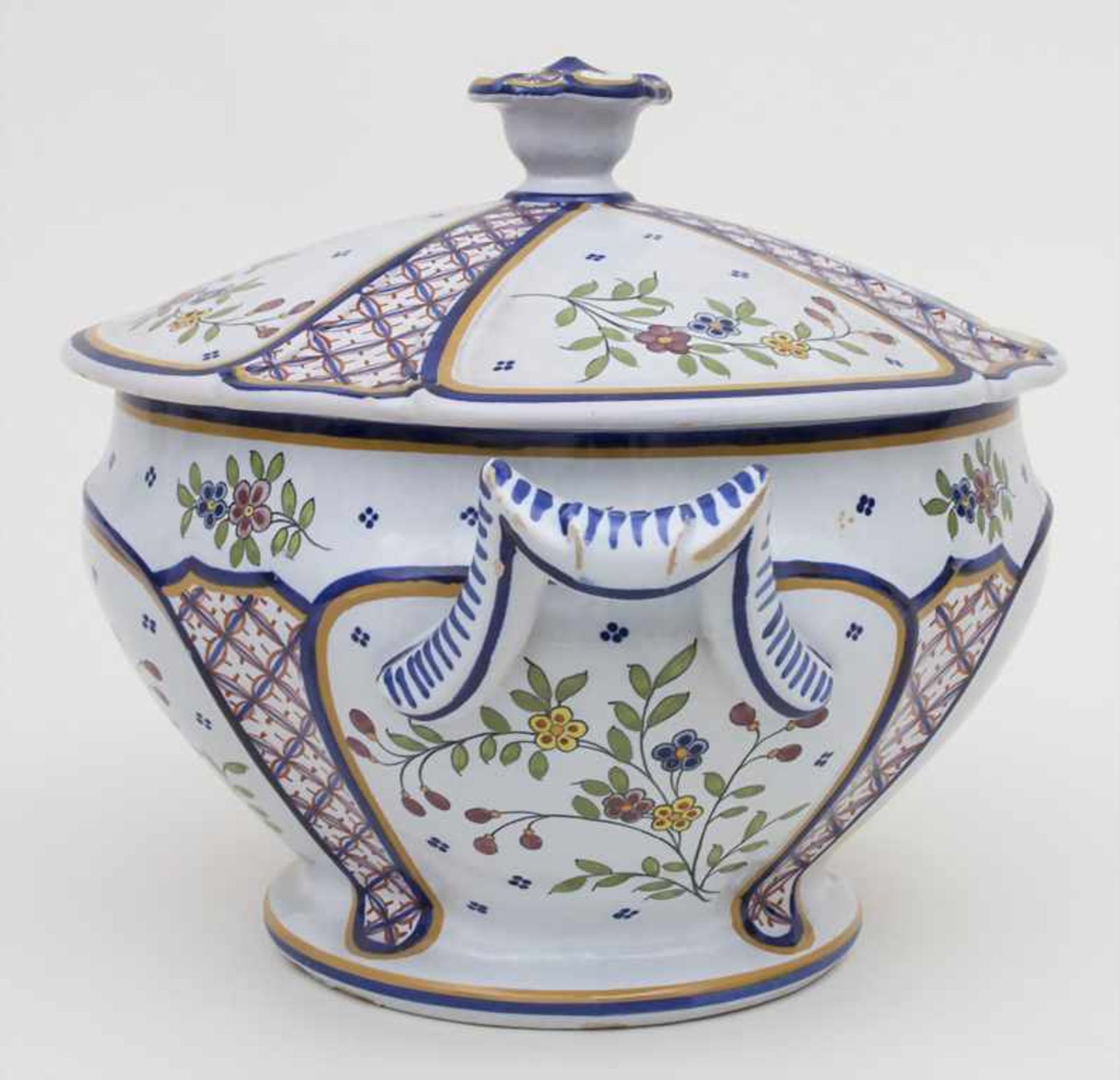 Fayence Deckelterrine / A faience tureen, Quimper, Bretagne, Frankreich, 20. Jh.Material: Fayence, - Bild 4 aus 9