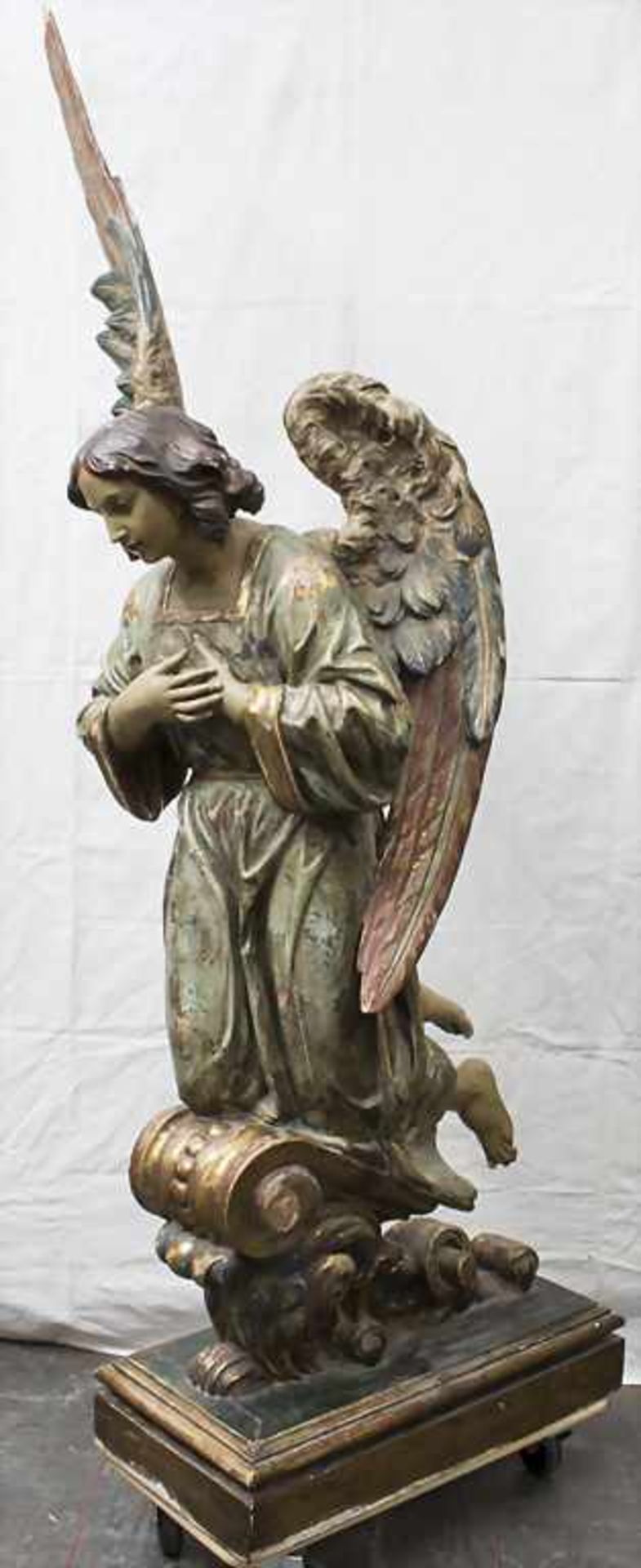 Großer kniender Engel / A large kneeling angel, Deutsch, 19. Jh.Material: Holz, Kreidegrund, - Image 3 of 5