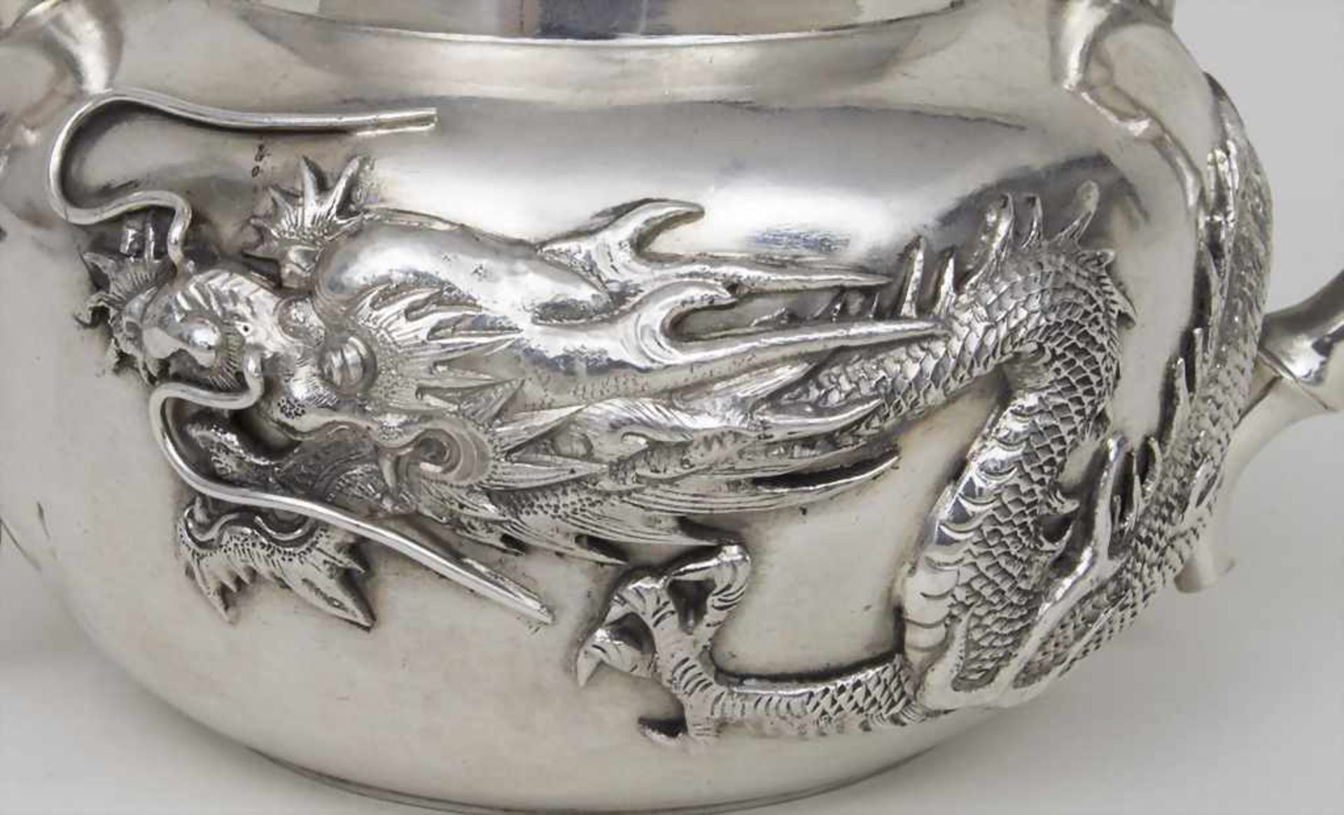 Zuckerdose mit Drachen / A Chinese export silver sugar bowl with a dragon, Wing Nam & Co. (1875- - Image 3 of 6