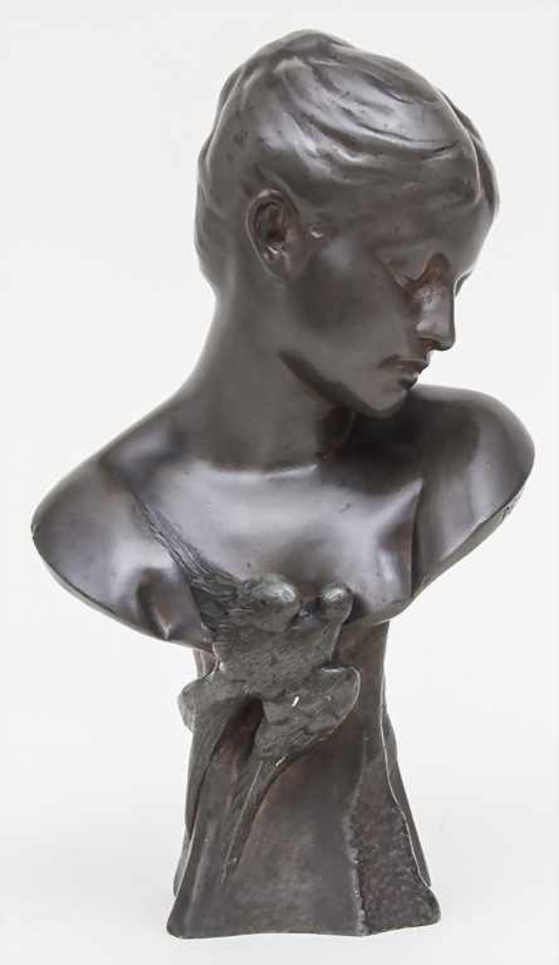 Jugendstil-Büste 'Junge Dame mit Schwalbe' / An Art Nouveau bust 'Young lady', Peiffer, um