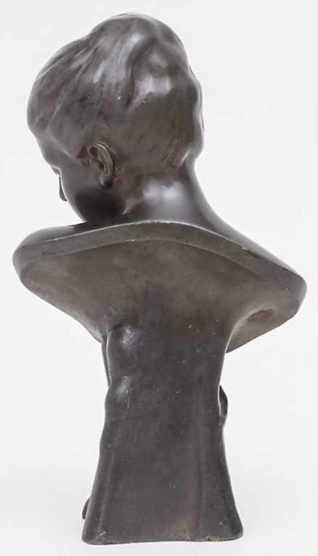 Jugendstil-Büste 'Junge Dame mit Schwalbe' / An Art Nouveau bust 'Young lady', Peiffer, um - Image 3 of 7