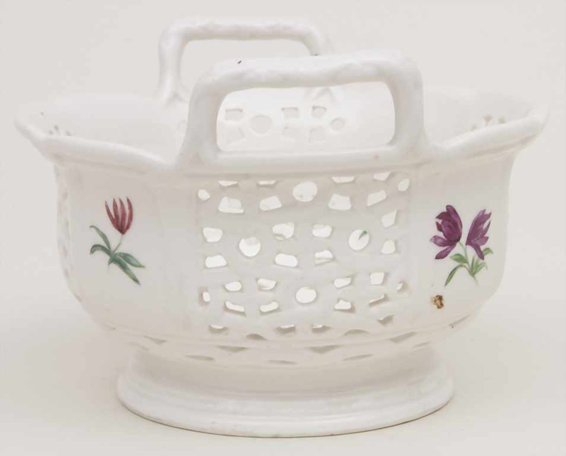 Korbschale mit Blumenmalerei / A basket bowl with flowers, Frankenthal, um 1780Material: - Bild 3 aus 8