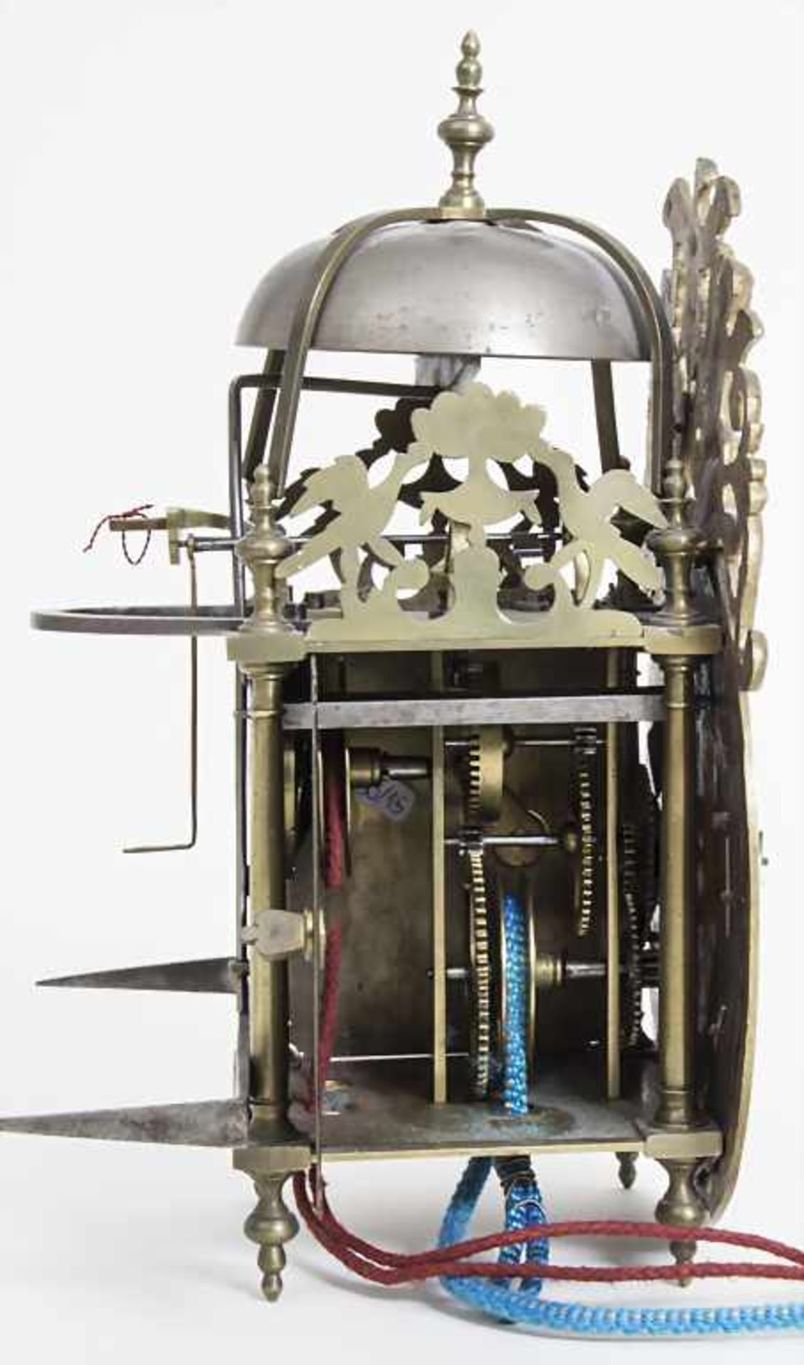 Kleine Comtoise, Gallois a Paris, 19. Jh.Gehäuse: Messing mit Bronzeaufsatz,Uhrwerk: Werk mit - Image 4 of 4